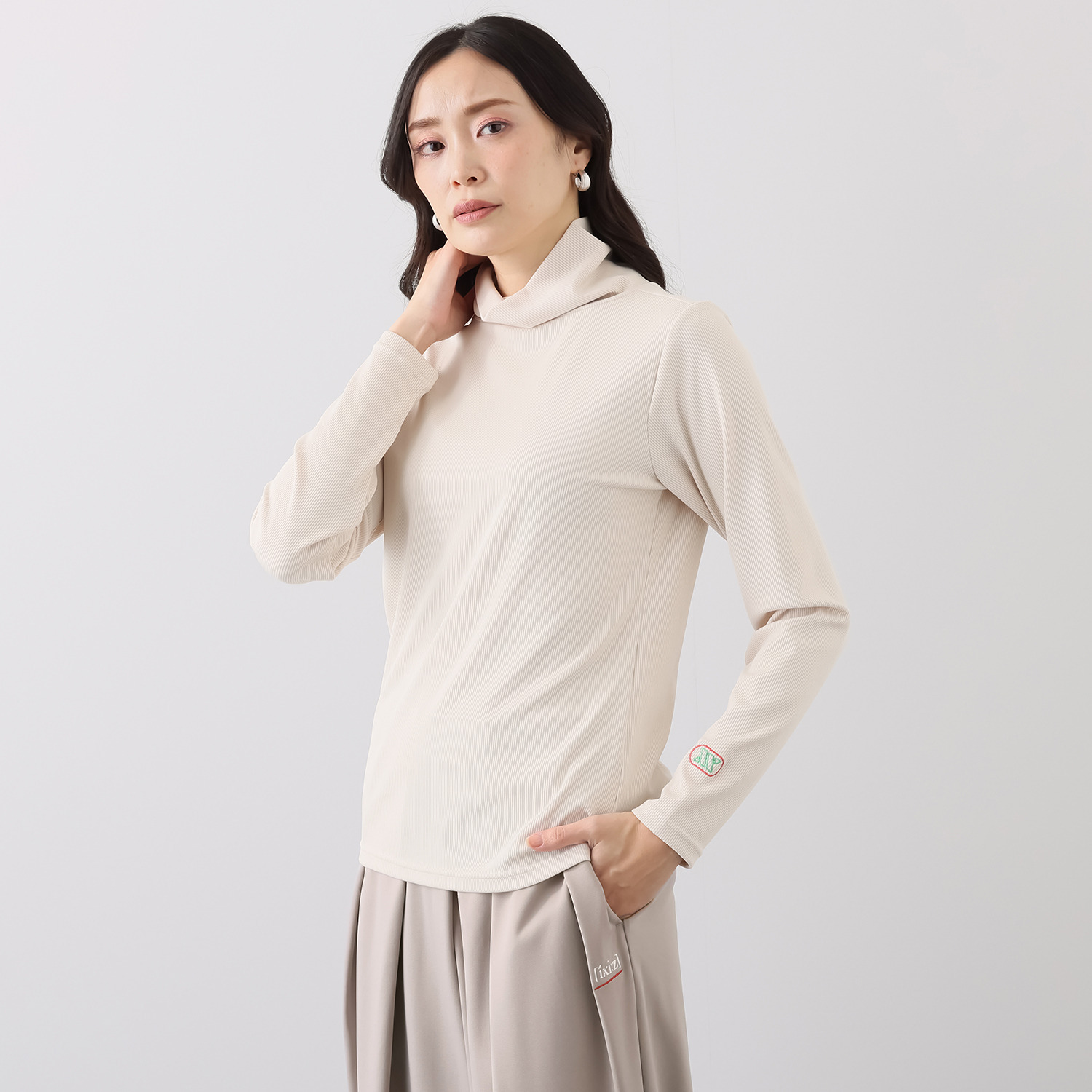 イクシーズ オフタートルプルオーバー