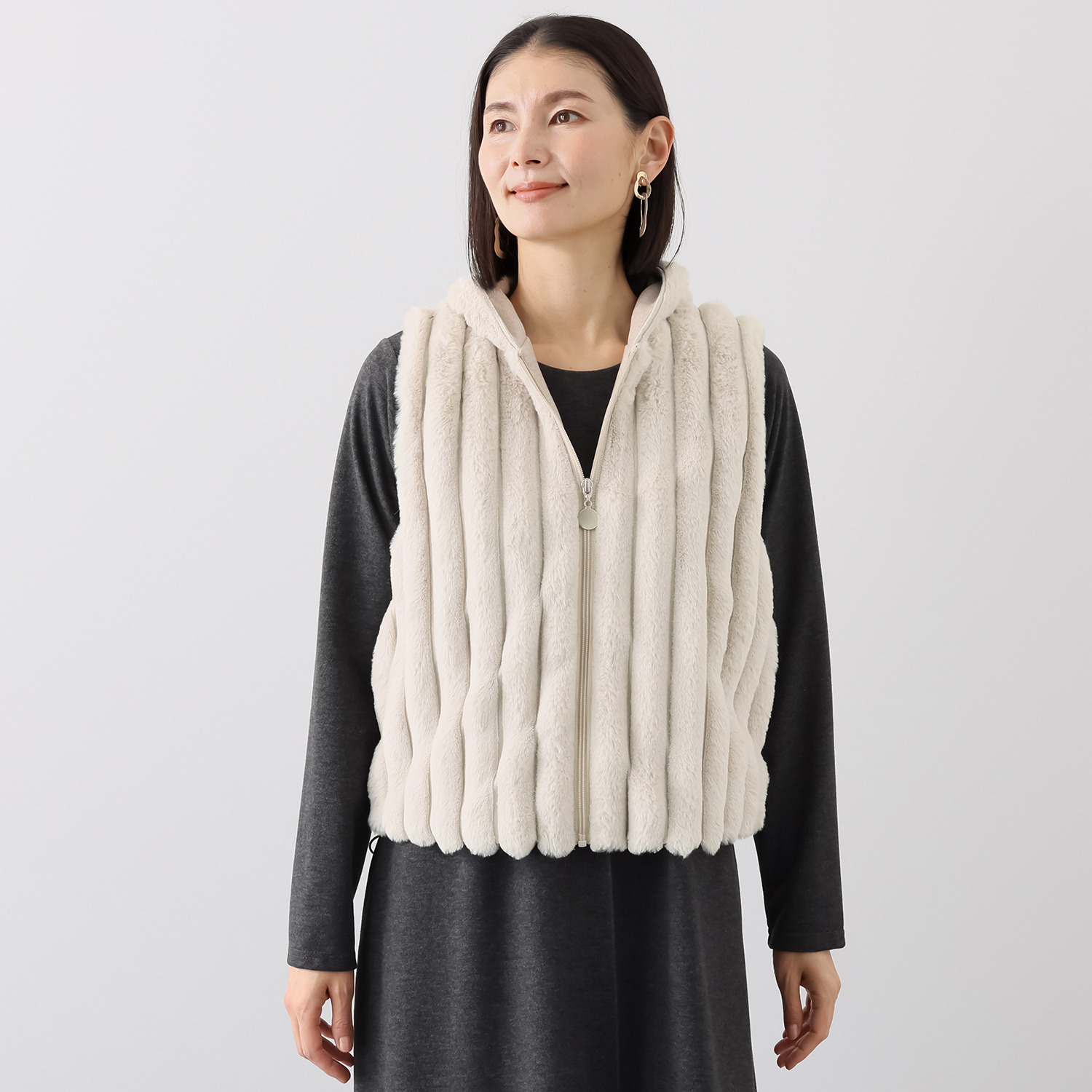 ダジュール フェイクファー フード付ベスト