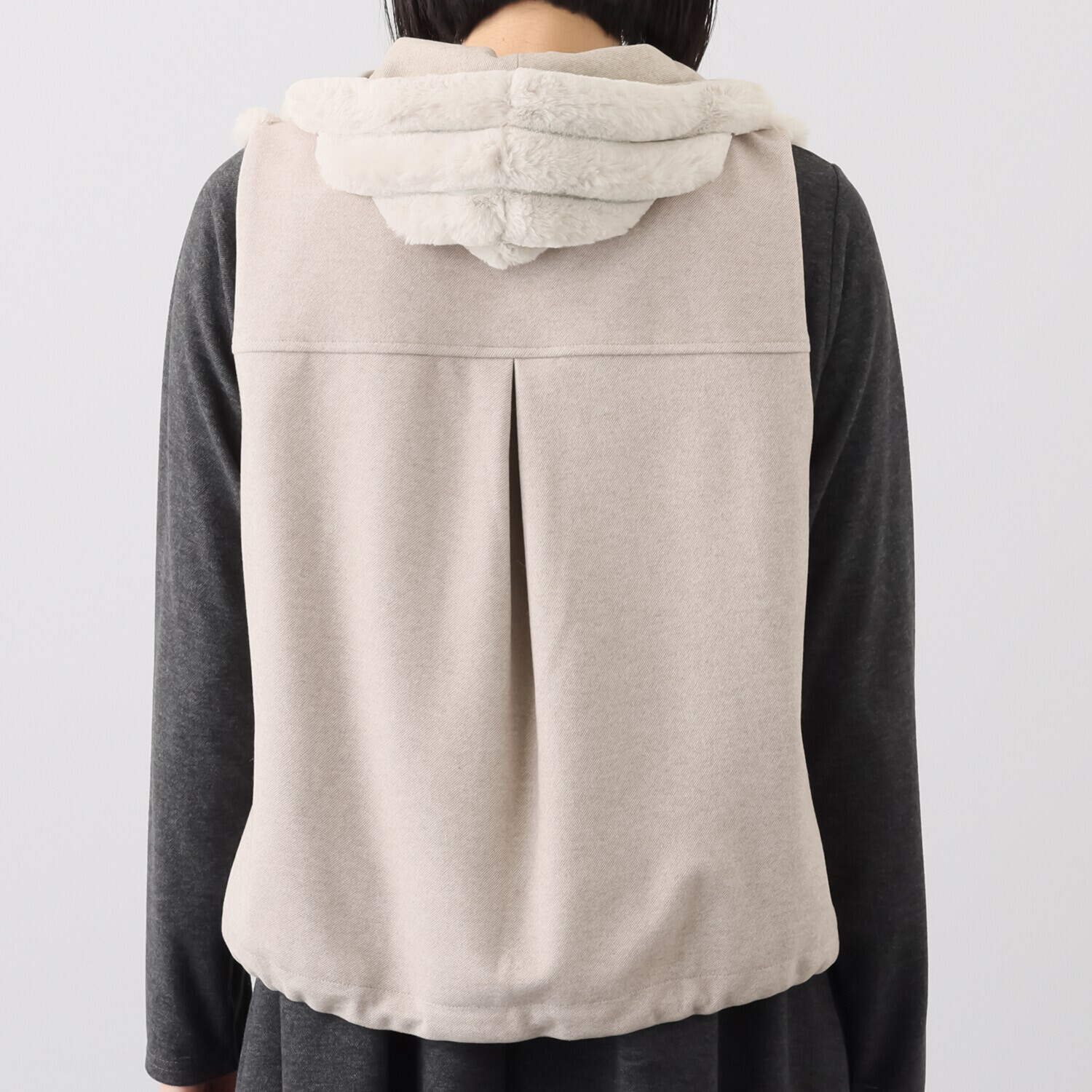 ダジュール フェイクファー フード付ベスト