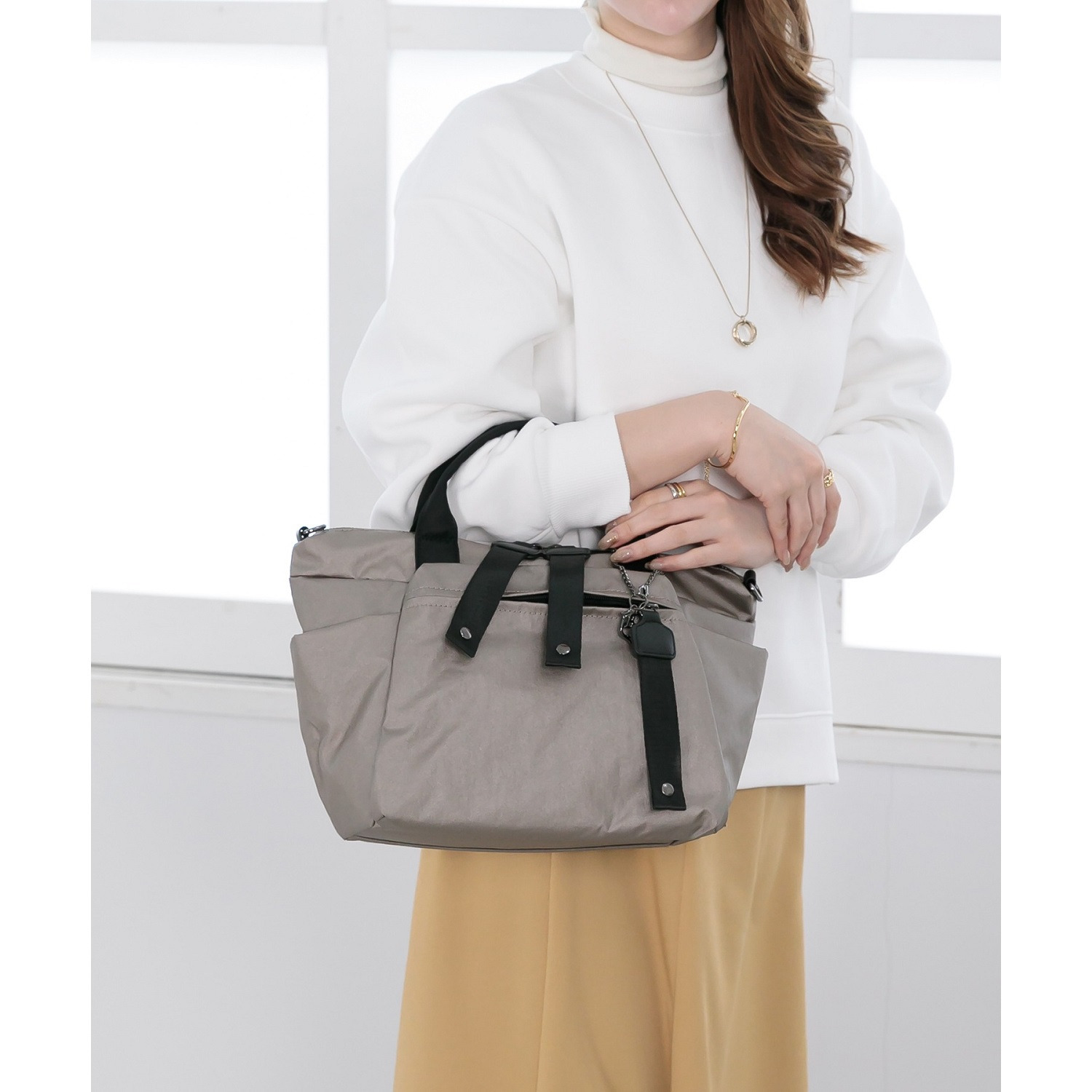 ベルモサ メタリック調 ２ウェイ 軽量ショルダーバッグ