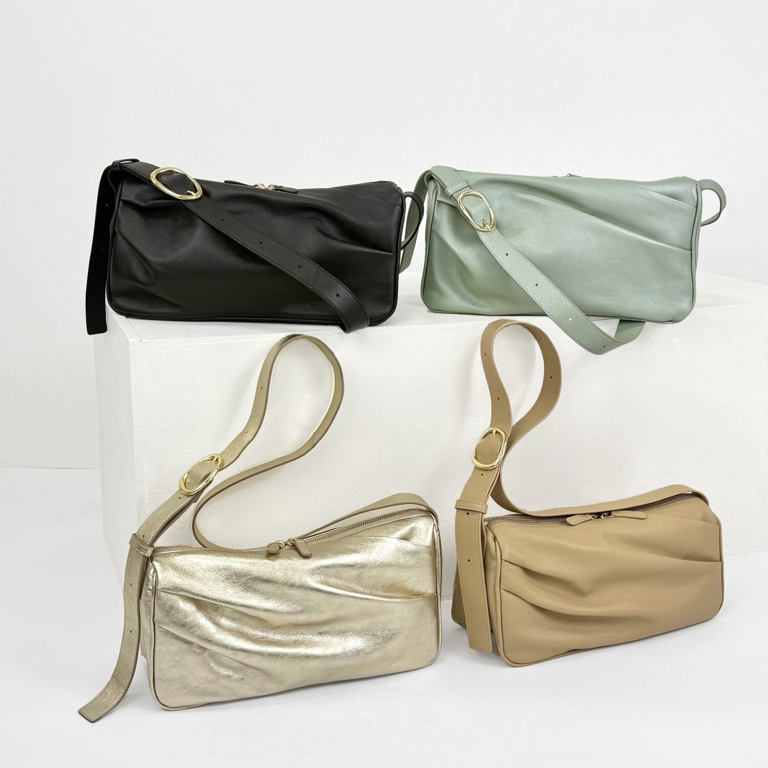 カワカラ ソフトな牛革 軽量 ドレープデザイン ボディ＆ショルダー バッグ