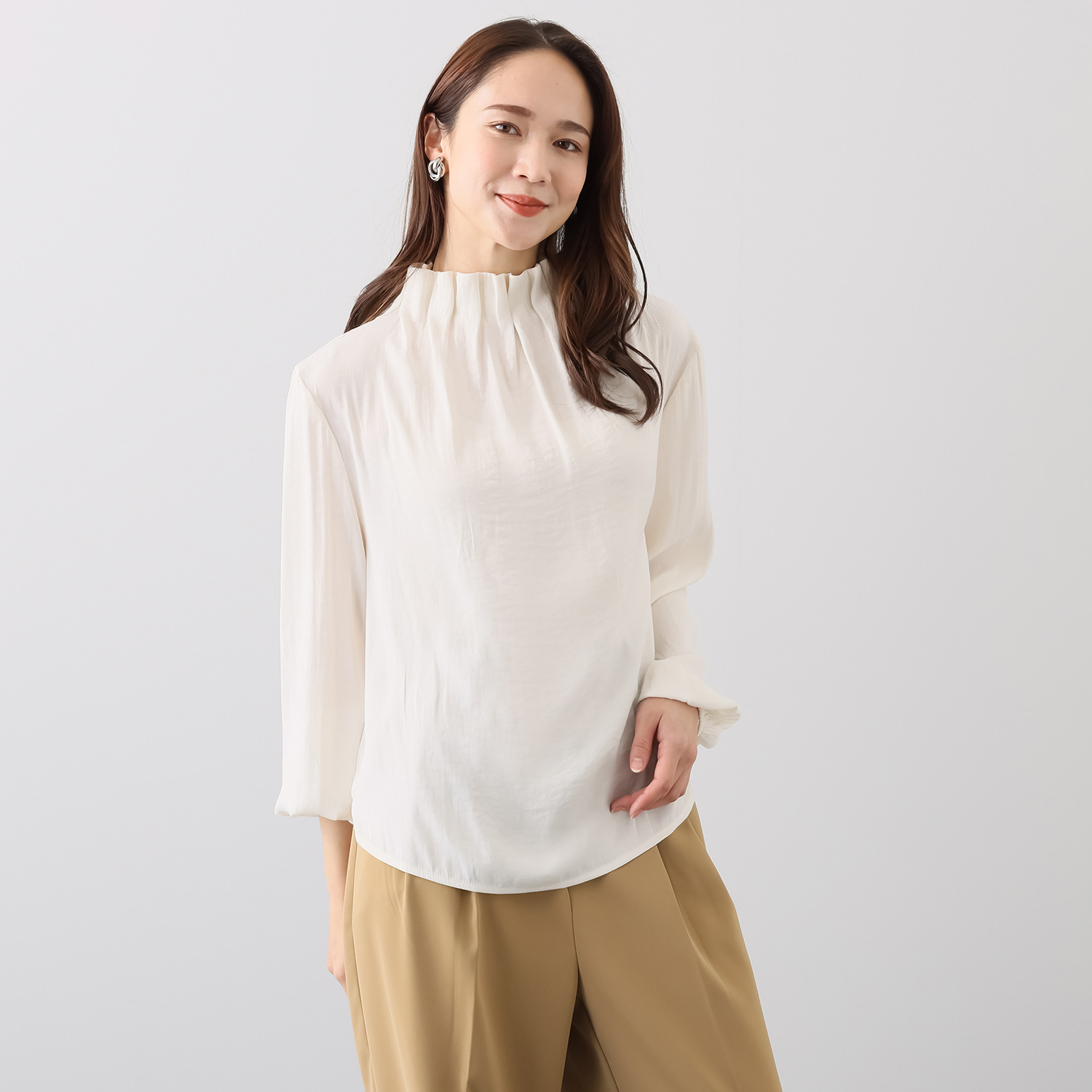 ラヴィーコンフォート 襟タックアクセント エレガンス＆ ガーリーブラウス