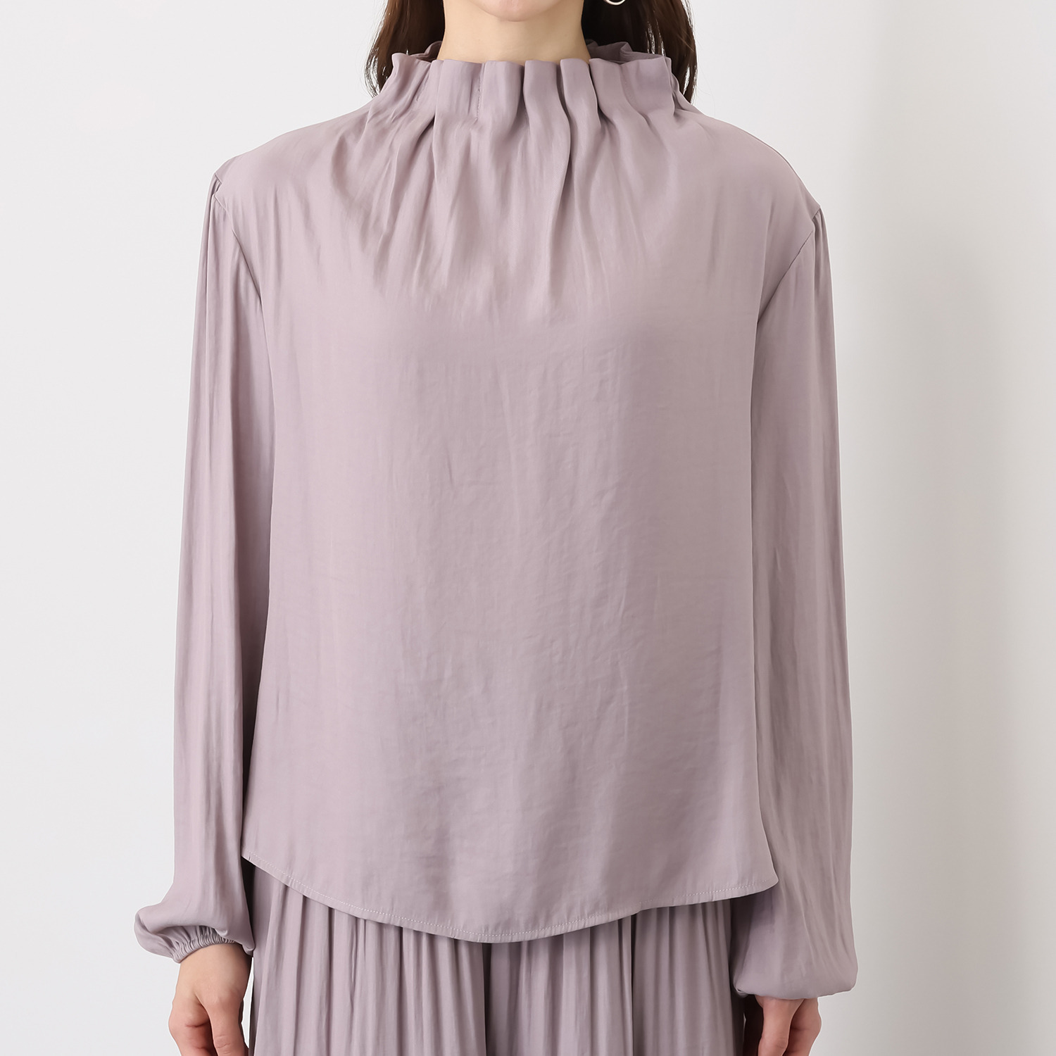 ラヴィーコンフォート 襟タックアクセント エレガンス＆ ガーリーブラウス