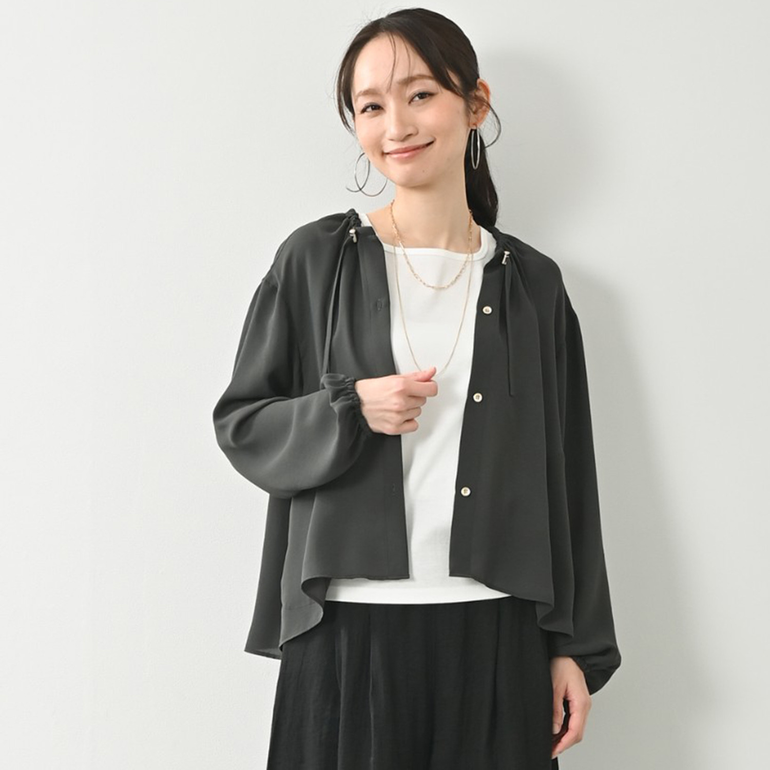 元町ゼラール とろみ感が魅力の セミシアー素材 ギャザーアクセント 