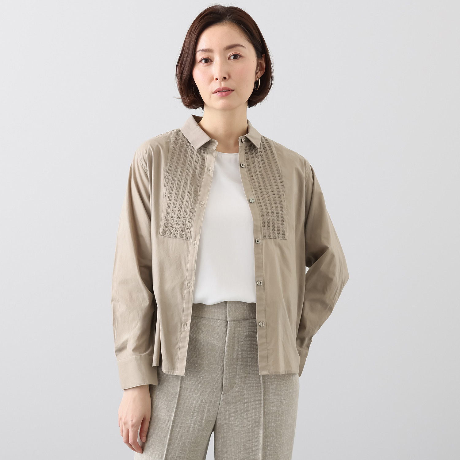 ダジュール 胸元ステッチ刺しゅう ブラウス