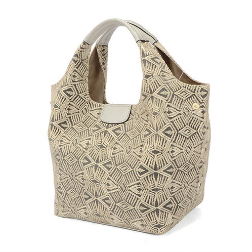 ラルジュ ２通りのフォルムが 楽しめる！ エスニック風柄 トートバッグ