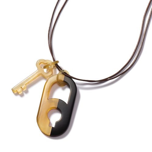 グレイスモア 水牛 キー＆ロックモティーフ ２ウェイ ロングペンダント兼 グラスホルダー