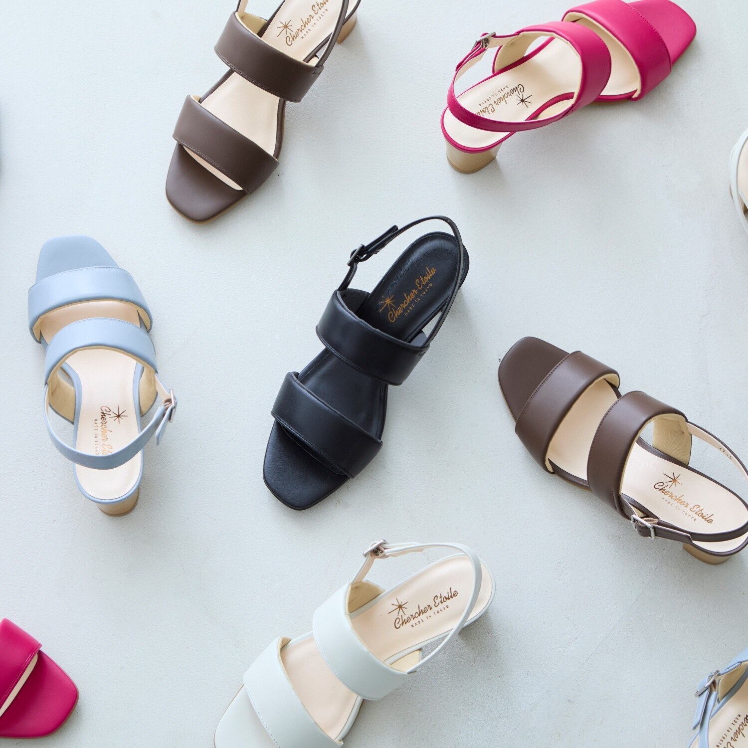 シェルシェエトワール メイドイン東京 牛革柔らか仕立て あか抜け５ｃｍヒール ふかふかベルトサンダル