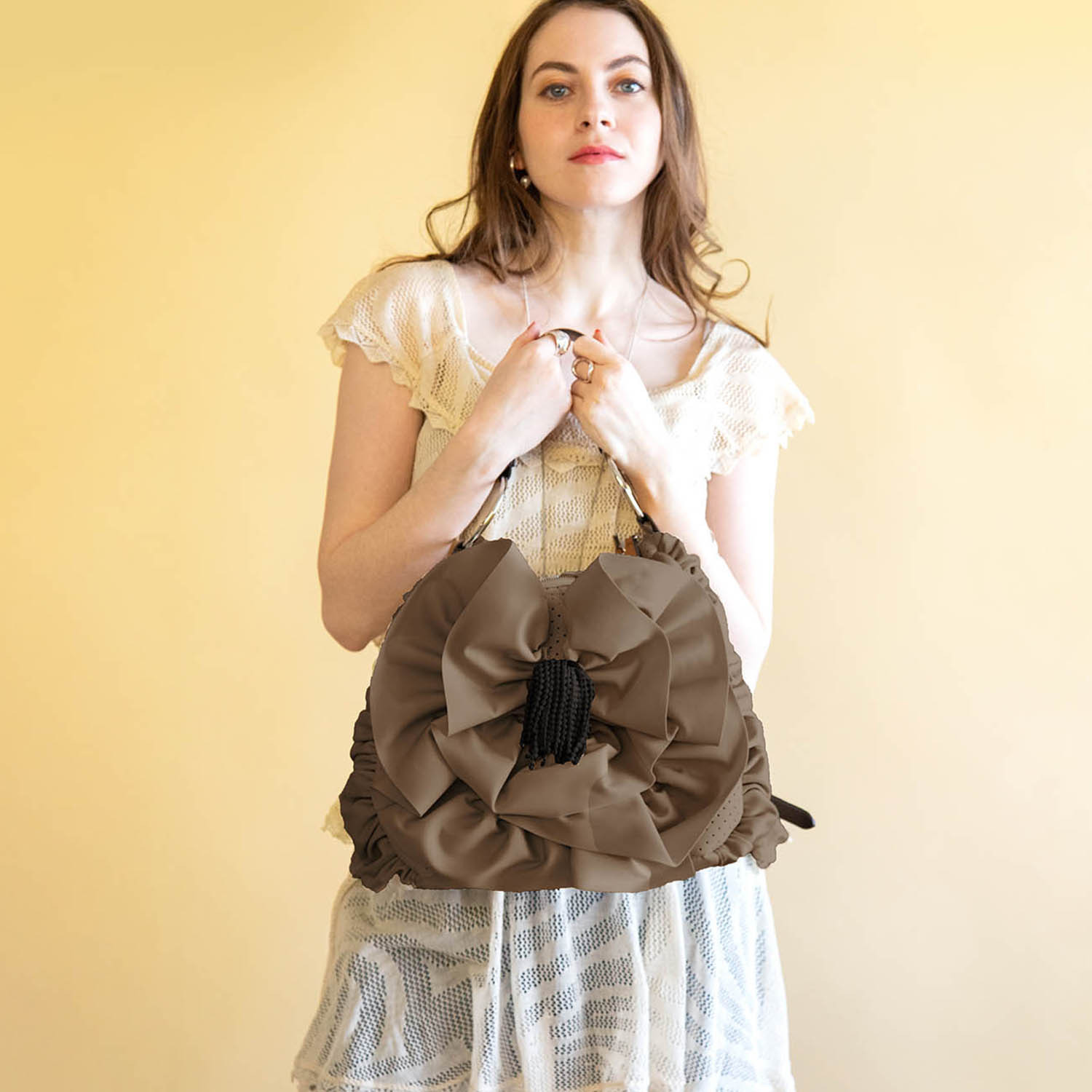 イストワール 軽量ボブディング素材 “ナタリーシリーズ” ビッグカメリア リングショルダーバッグ