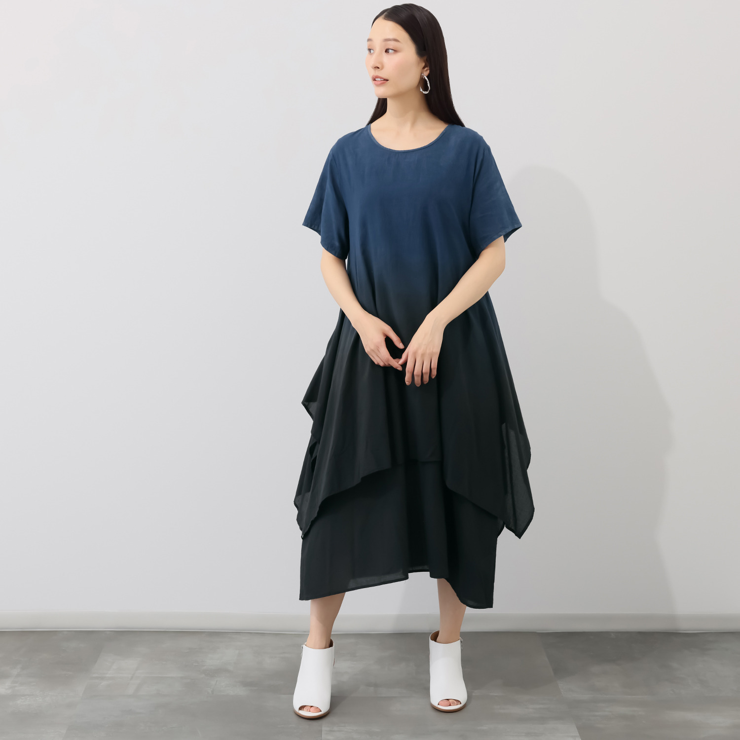 イロフシ 手染めの一点もの 芸術的なグラデーションで 夜明けの空を表現 黒藍グラデ東雲ワンピース