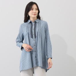 ダジュール ストライプデニム 刺しゅう＆タックデザイン ブラウス