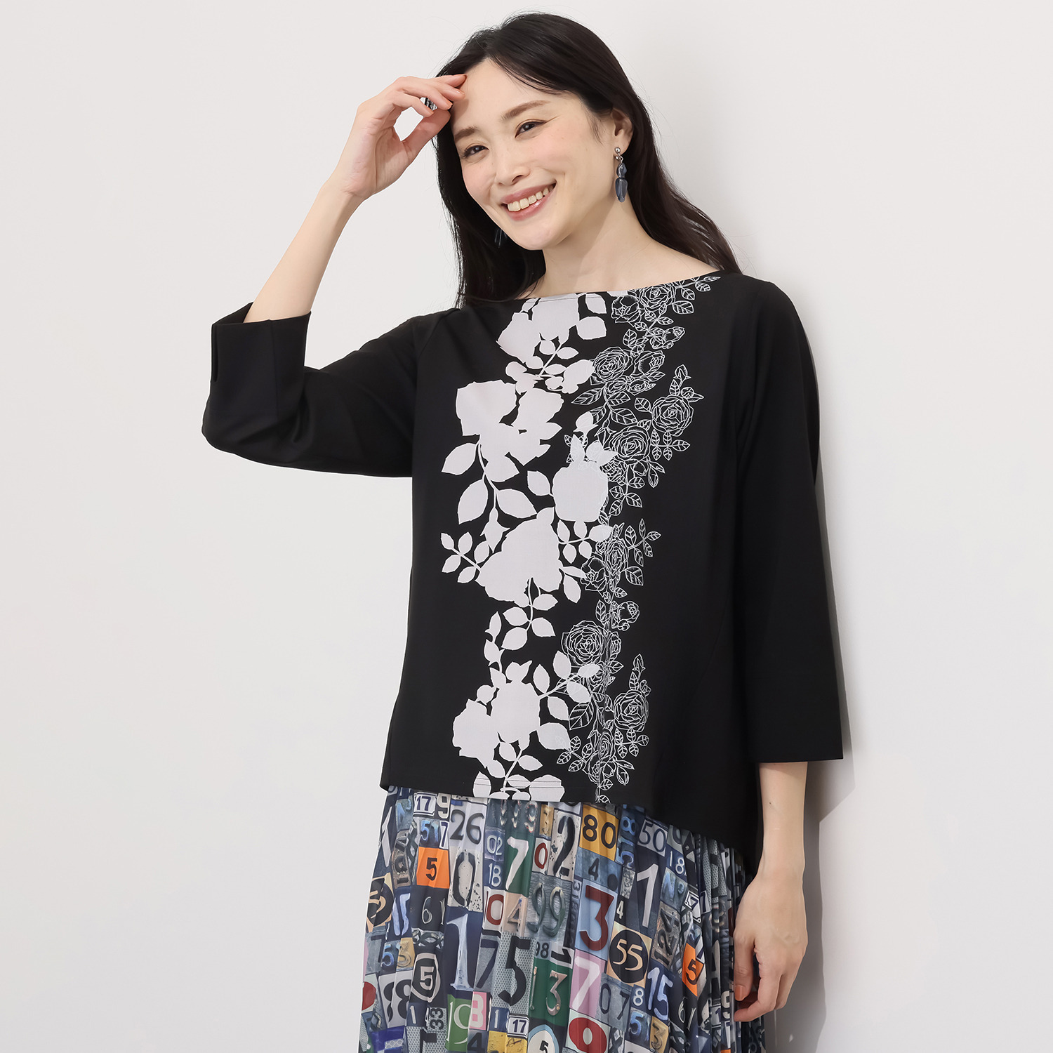 ネイキッドカラーズ ボートネック ローズモティーフＴシャツ