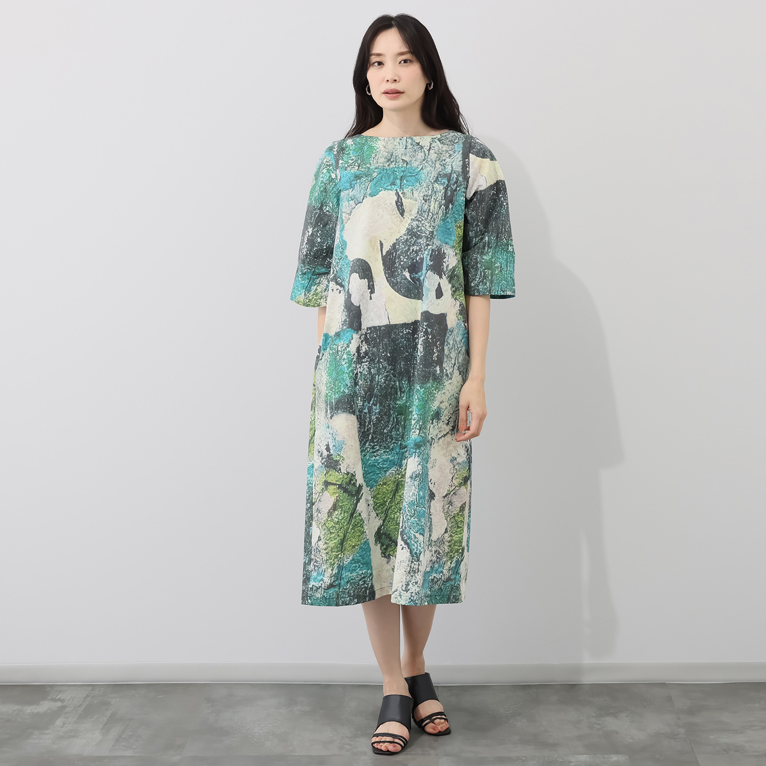 ネイキッドカラーズ ストリートキャンバス風 デザインワンピース