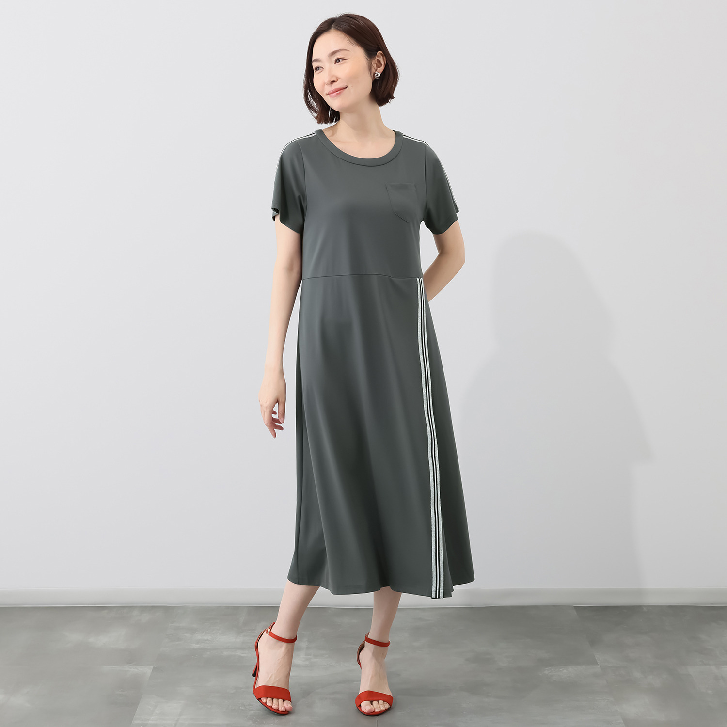 ブルーコレクション 楽々！きれいスタイル サイドライン テープアクセント ジャージーワンピース