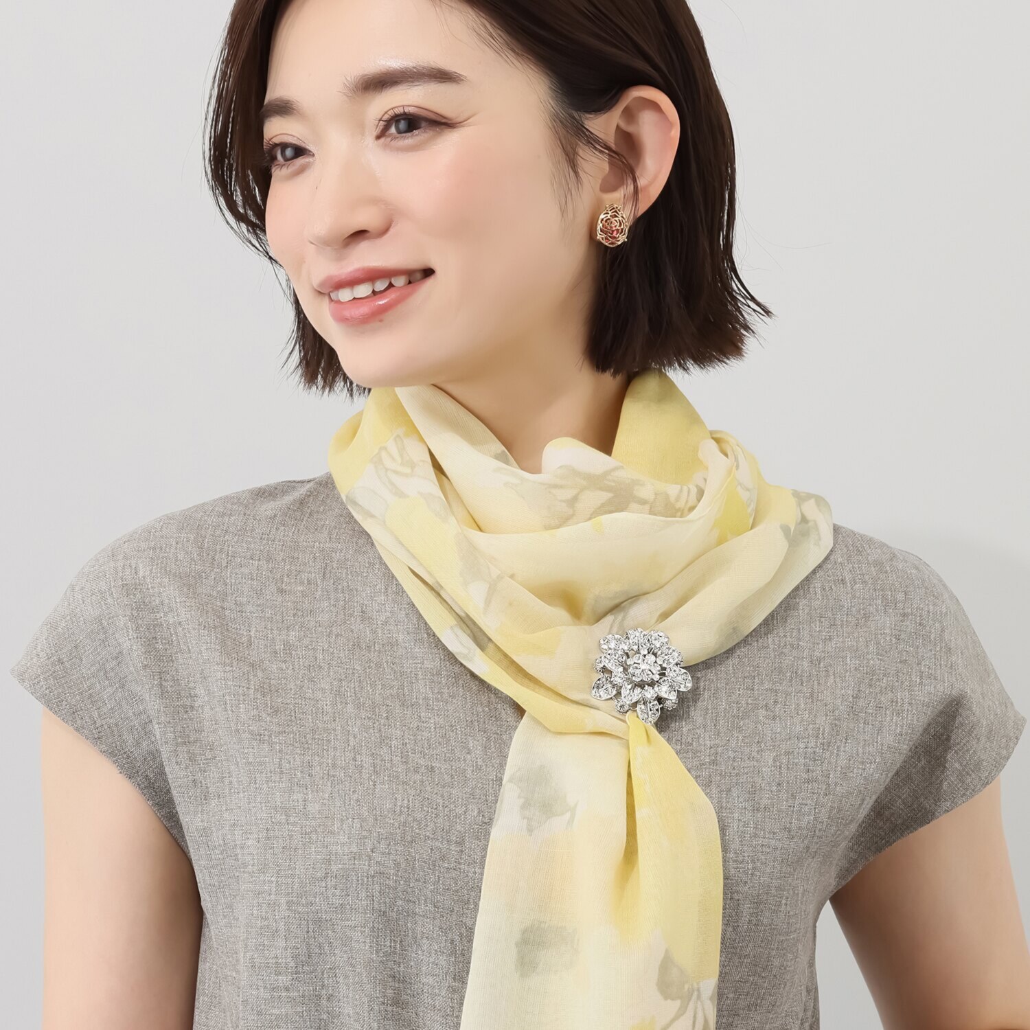 ユキコ　ハナイ フルブルーム フラワーモティーフ キラキラビジュウ スカーフクリップ兼 ブローチ