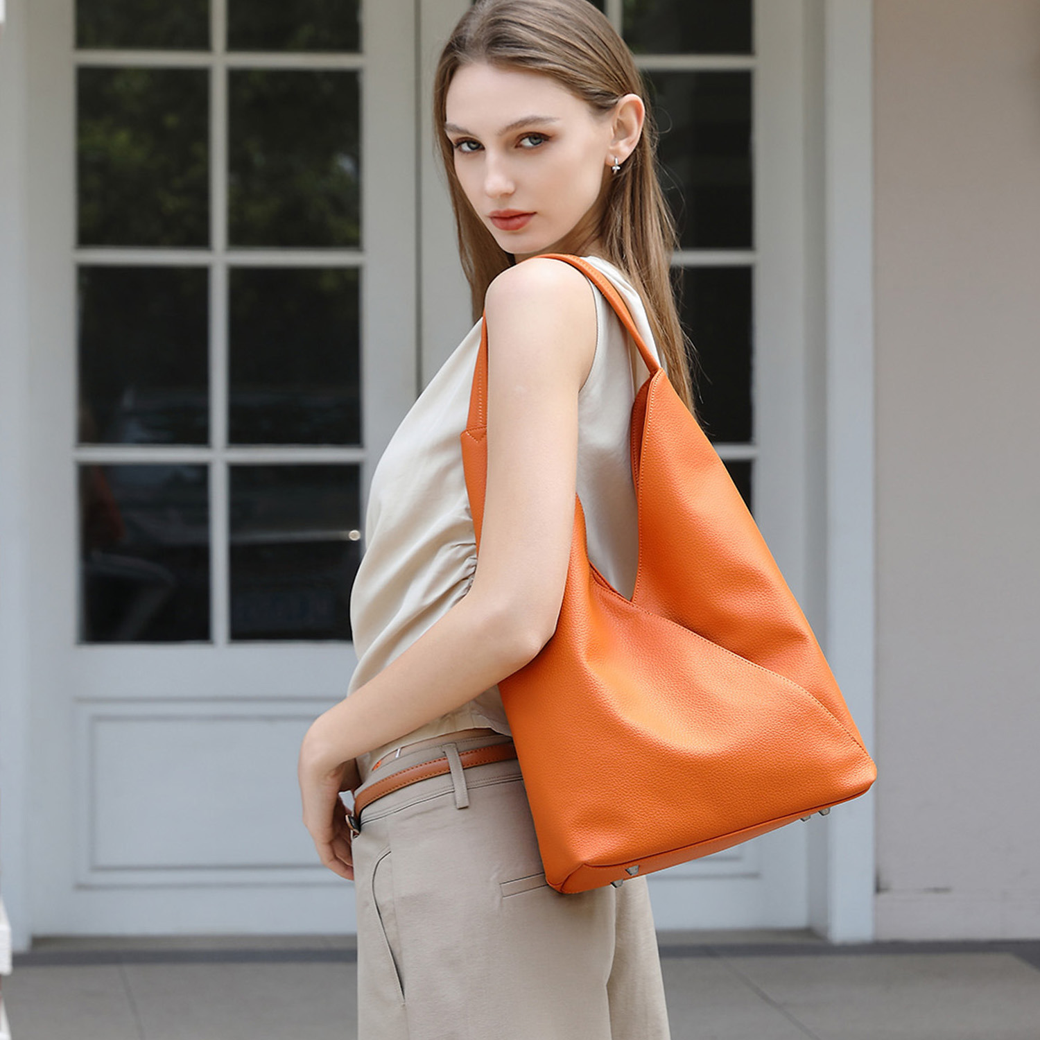 グッシオイタリー オリジナル開発レザー トライアングルフォルム トートバッグ