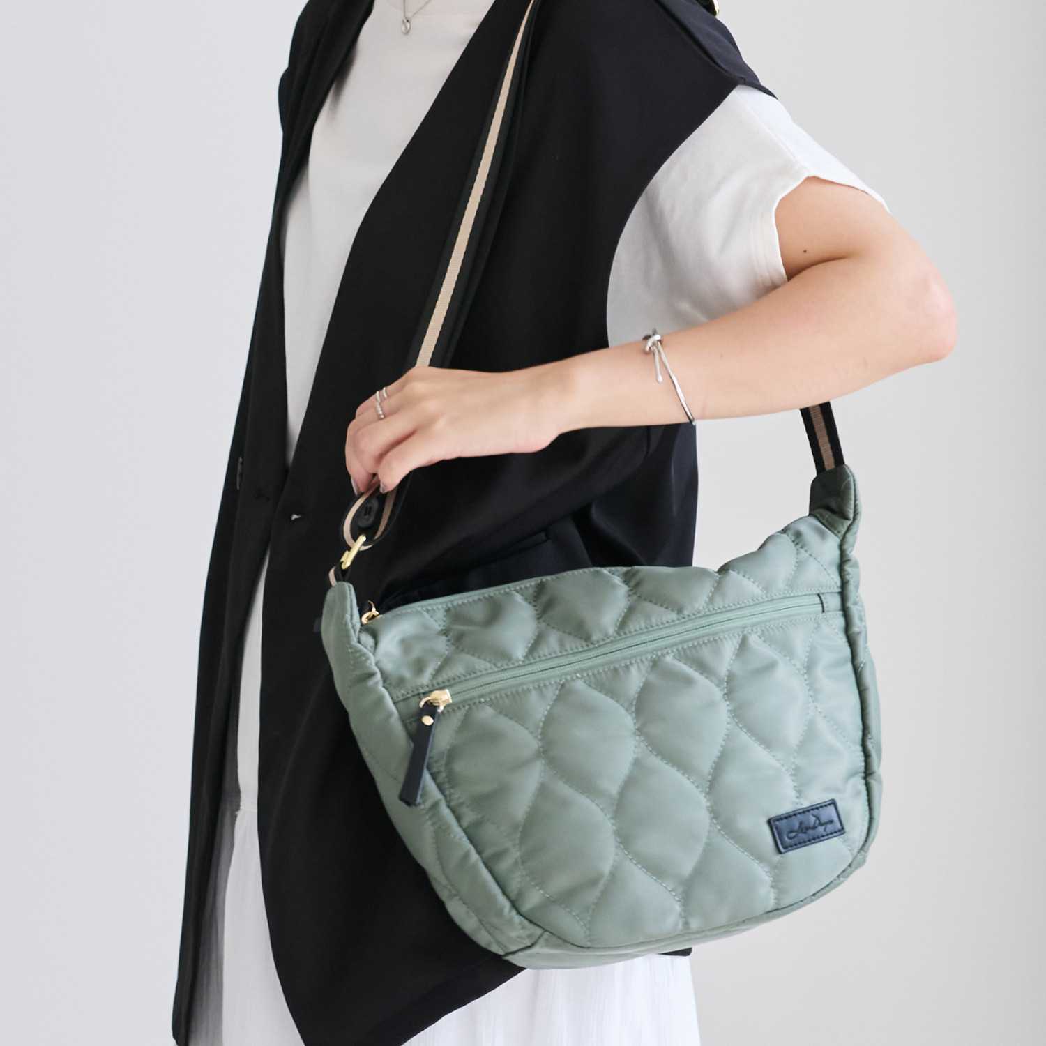 リズデイズ はっ水キルティング 舟形ショルダーバッグ