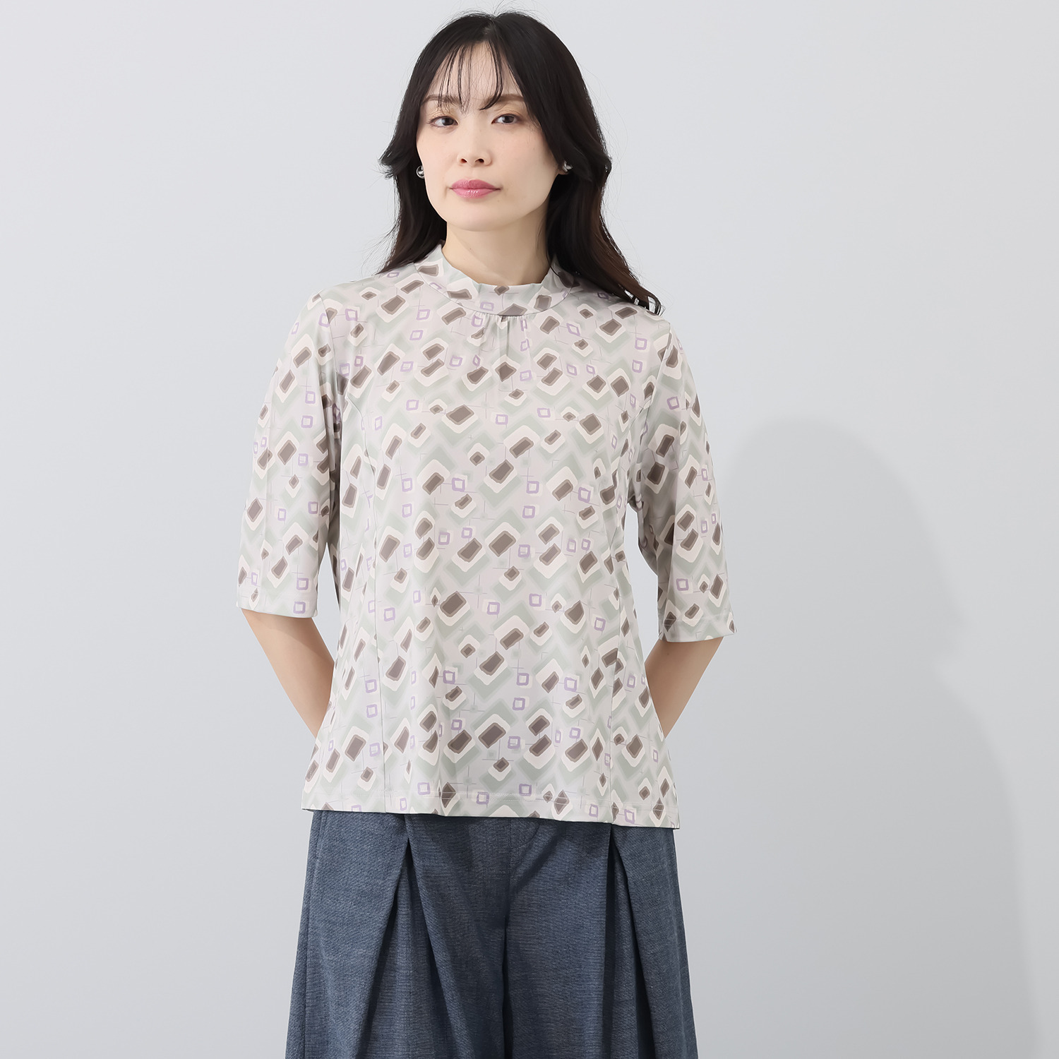 里麻 幾何柄プリント チビハイネック プルオーバー