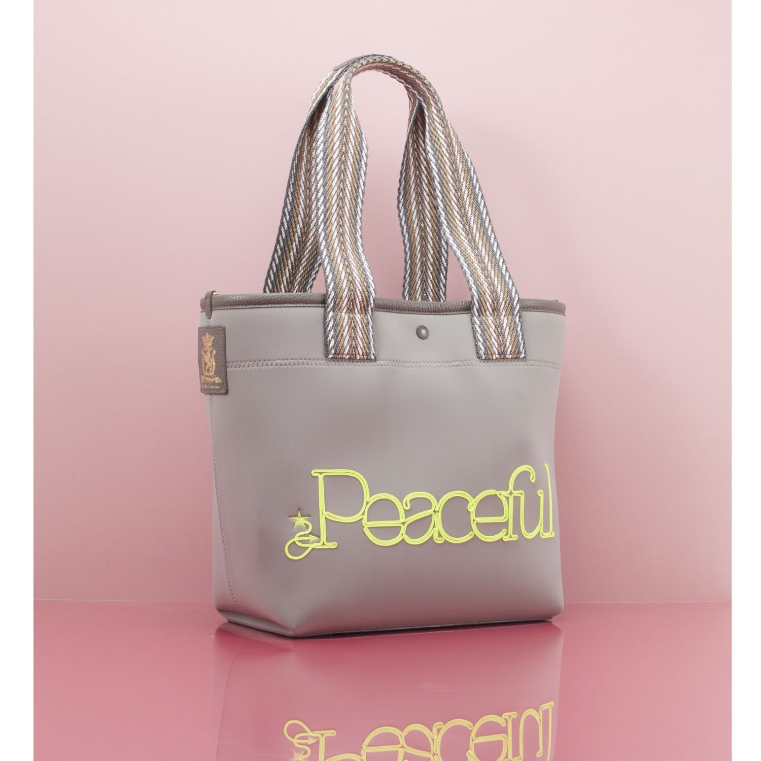 エーディーエムジェイ 魔法のように軽い マジックライト ＰＥＡＣＥＦＵＬトート ＜Ｍ＞