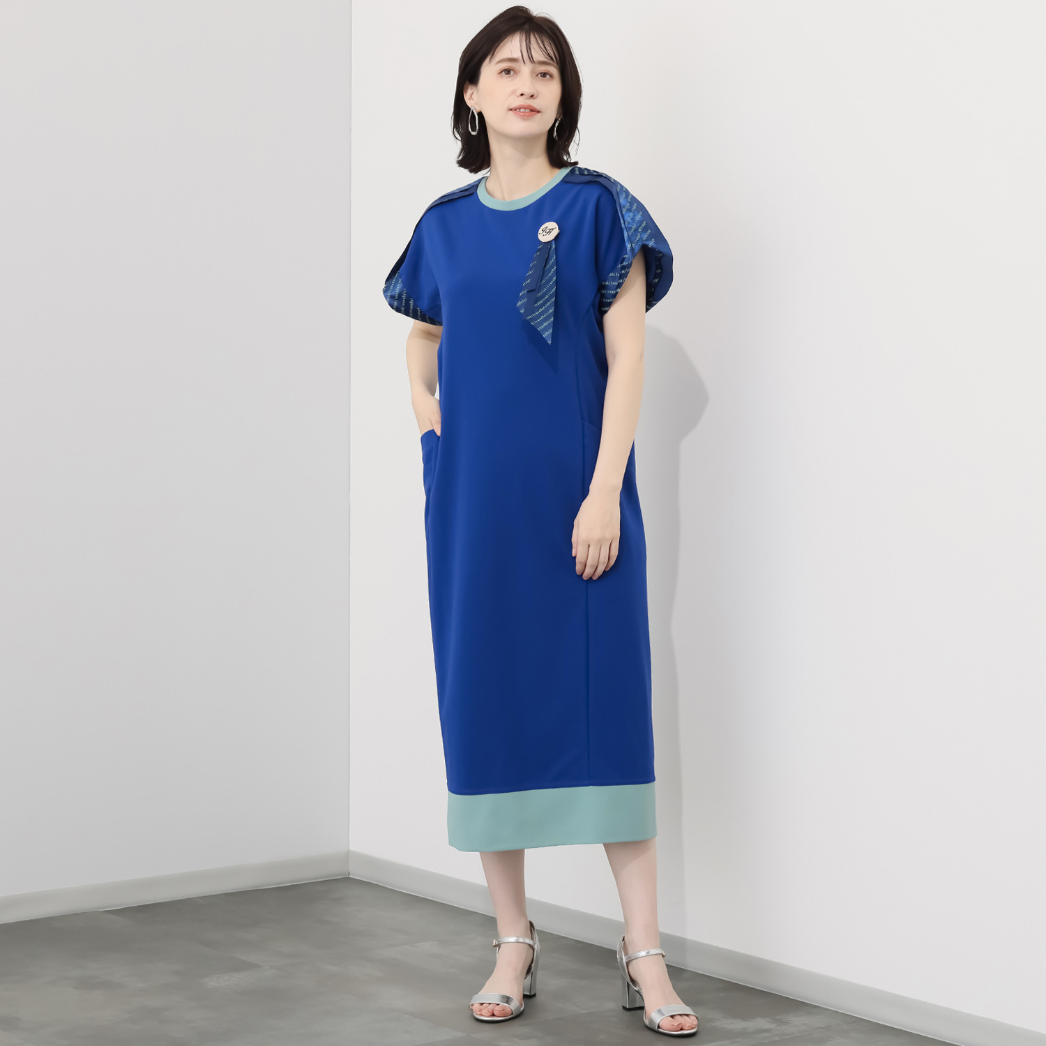 イヴァナ・ヘルシンキ ロゴリボンテープ アクセント コクーンワンピース