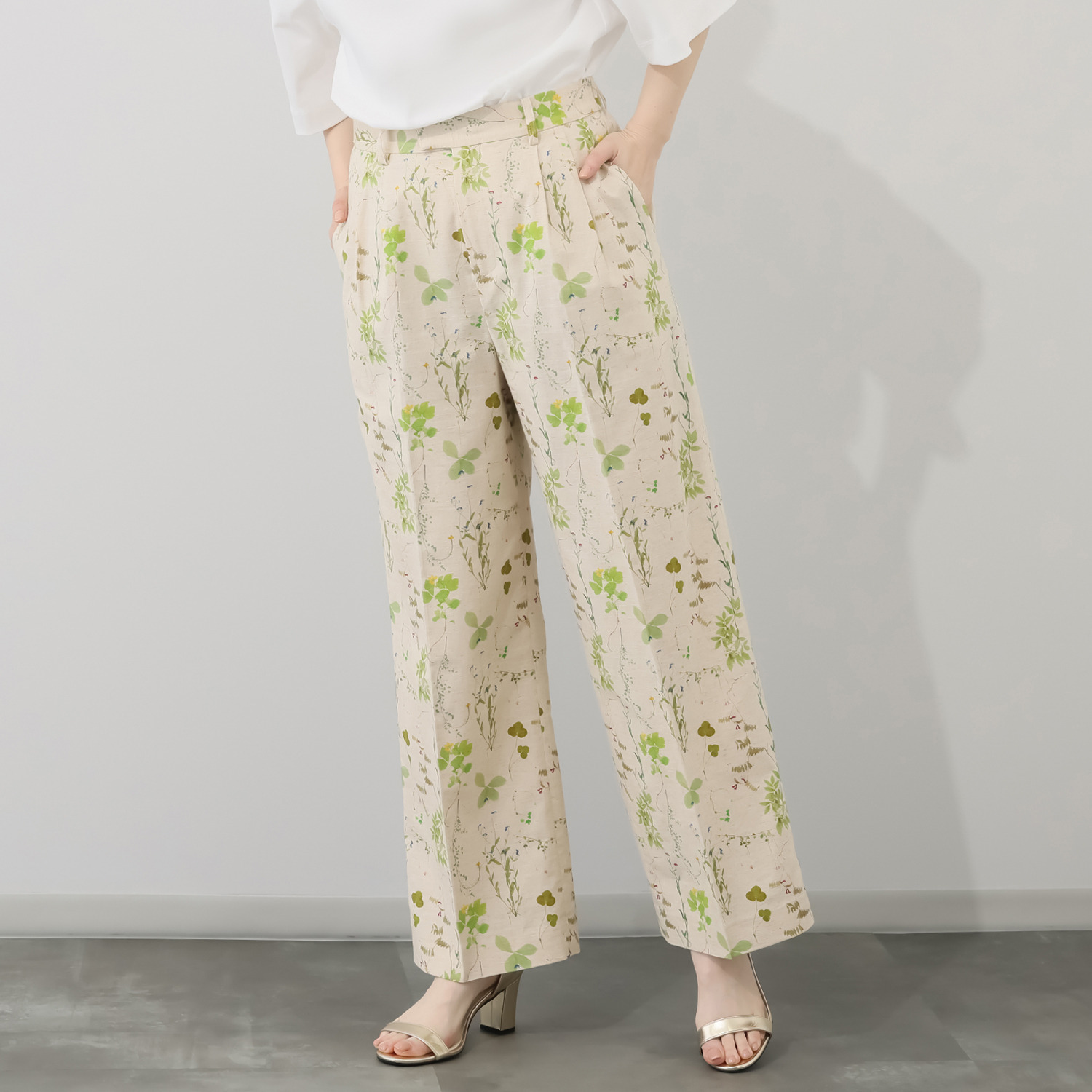 イヴァナ・ヘルシンキ 綿麻 北欧花柄プリント タックワイドパンツ