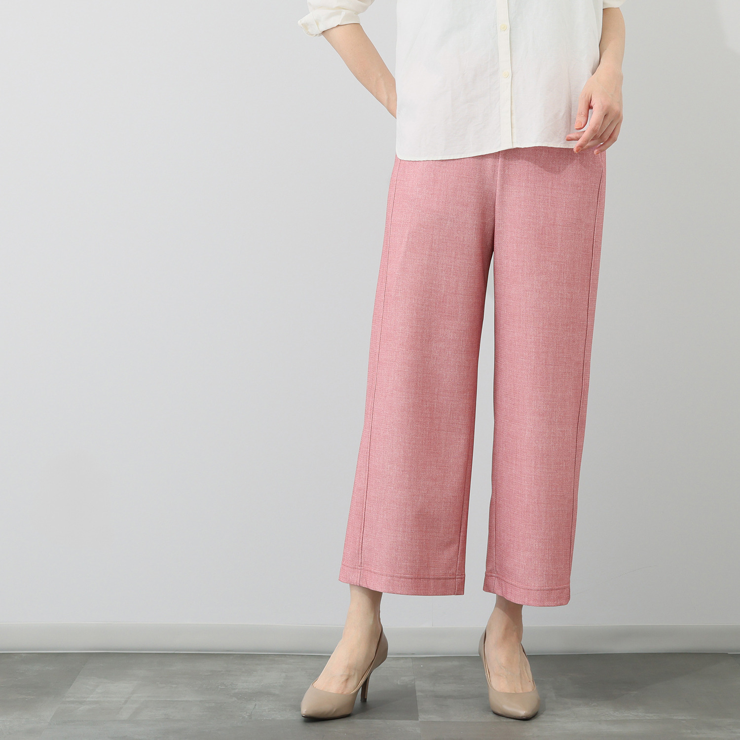 ラ・シュシュ ＵＶカット・吸水速乾 どの方向から見ても 美脚見えの そよ風３Ｄ セミワイドパンツ