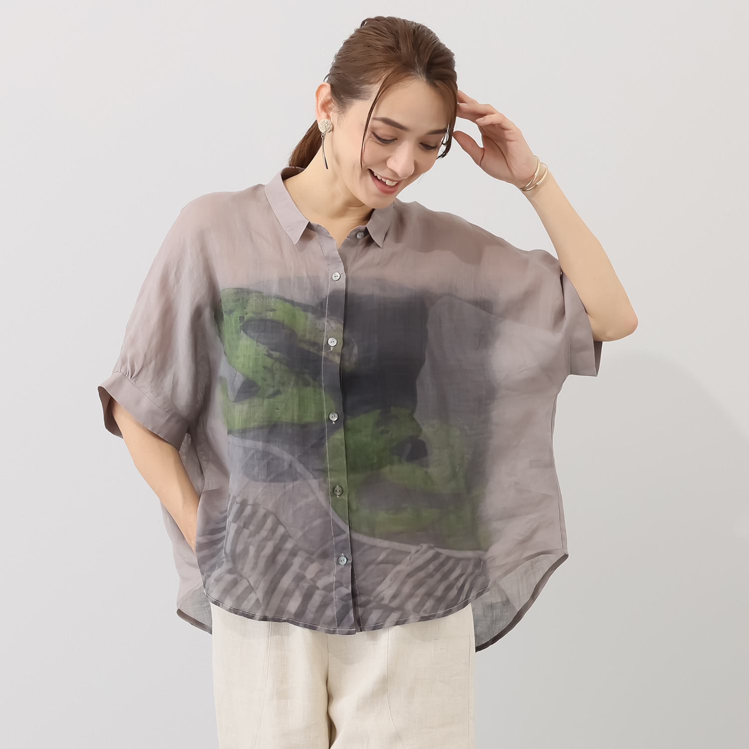 ヨシヨシ バイ　ピージェイ ウォッシャブル麻素材 プリント加工入り リラックスシルエット デザインシャツ