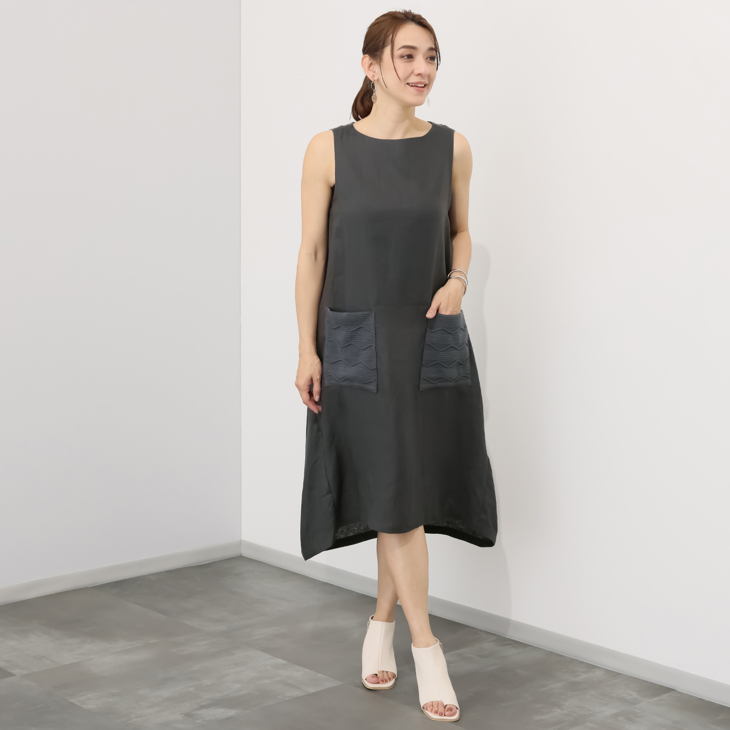 ヨシヨシ バイ　ピージェイ ウォッシャブル麻素材 ニットパーツドッキング Ａラインシルエット デザインワンピース