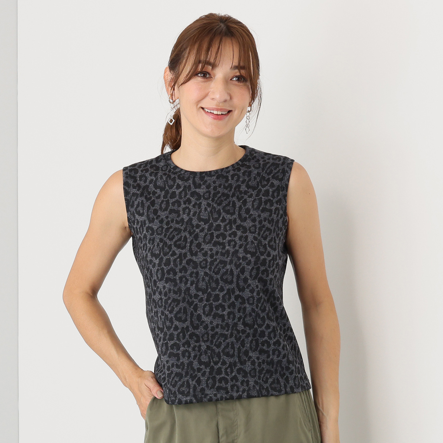 シャビージェンティール レオパード柄プリント ノースリーブプルオーバー