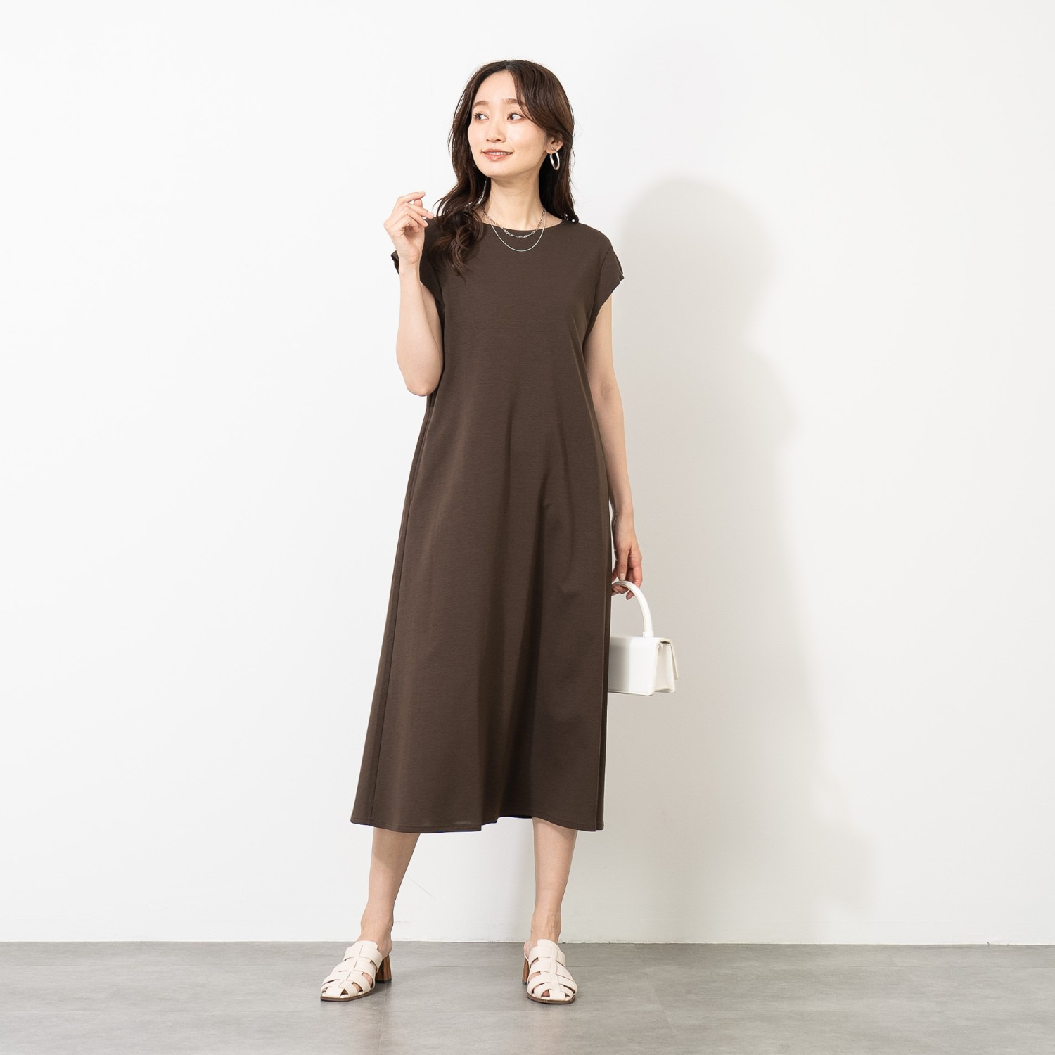 元町ゼラール エグゼクティブ ジャージー素材使用 脇がのぞきにくい タックスリーブデザイン ワンピース