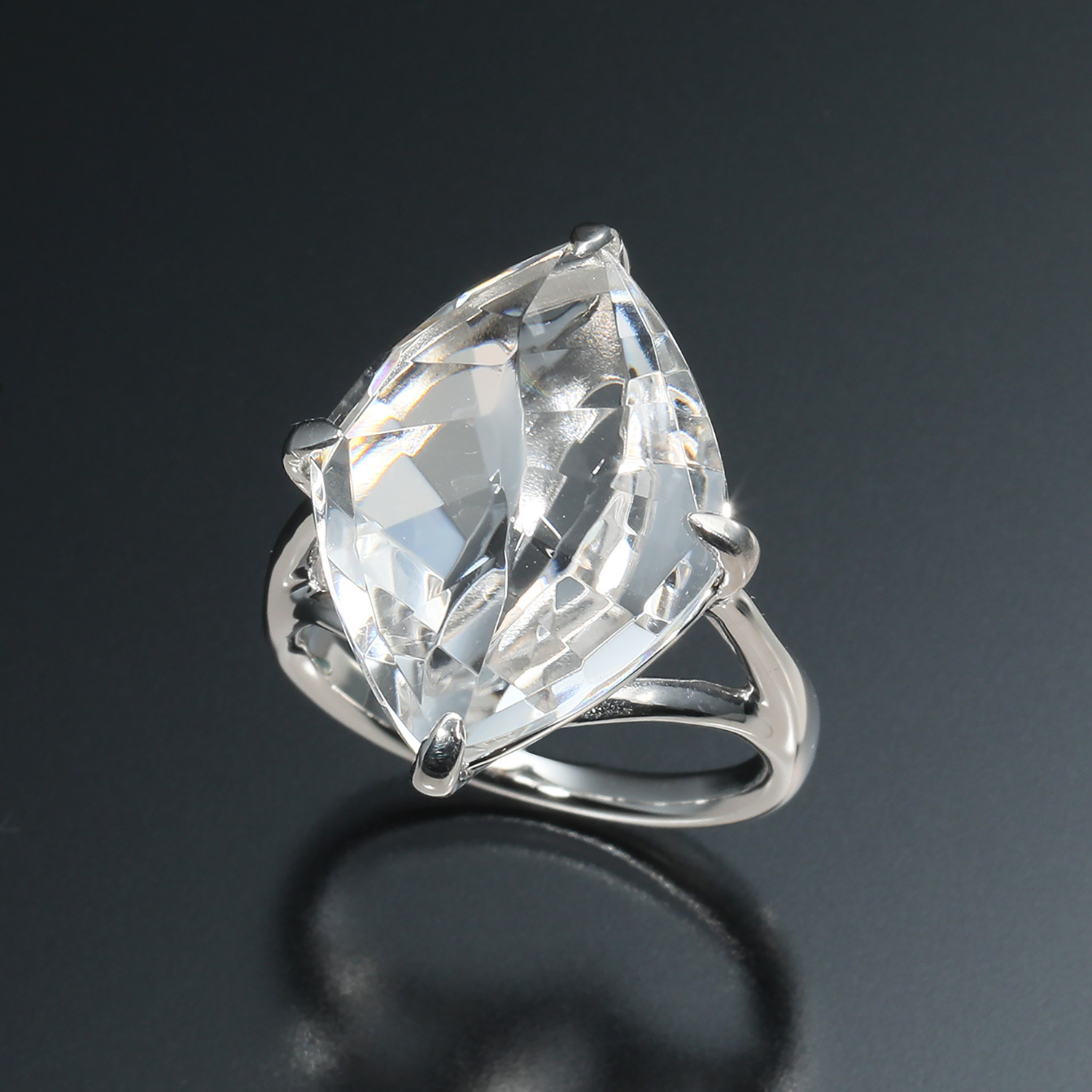 岩崎美智子コレクション 12カラットUP ロッククリスタルクォーツ