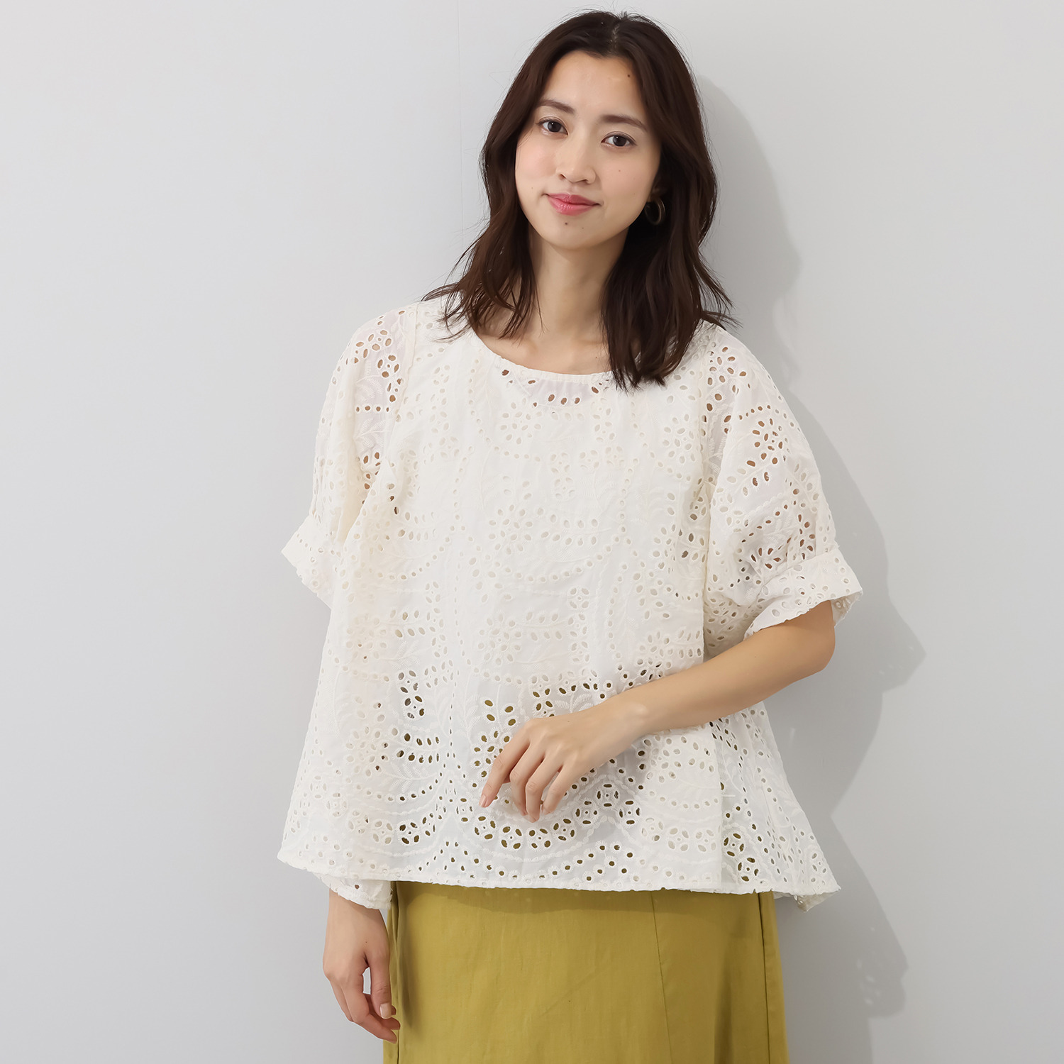 コイビトミサキ カットワーク刺しゅう プルオーバー