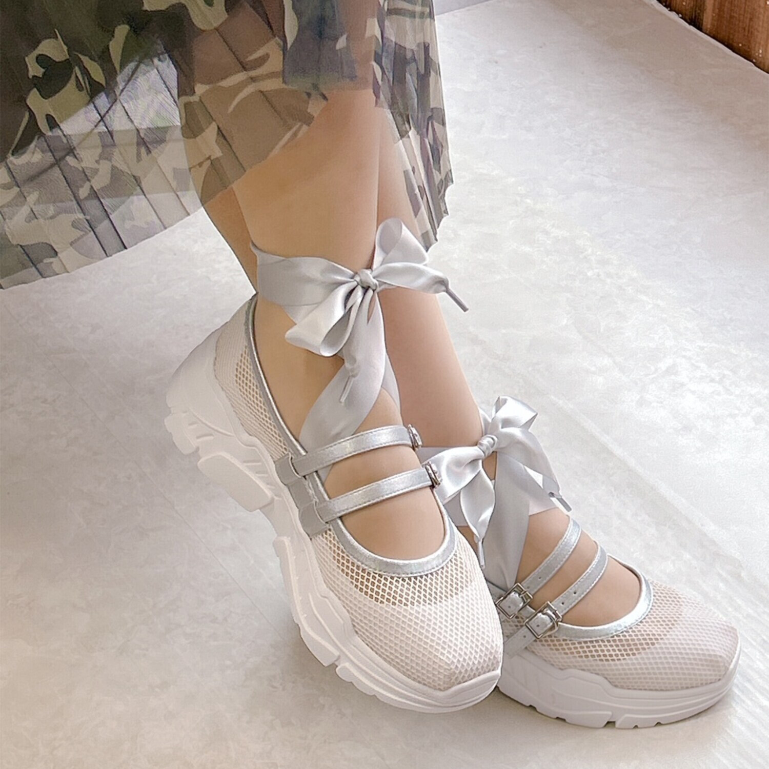 ヌーベルヴォーグ リラックス 夏の足元を楽しむ アレンジ豊富な 大人のサマースニーカー