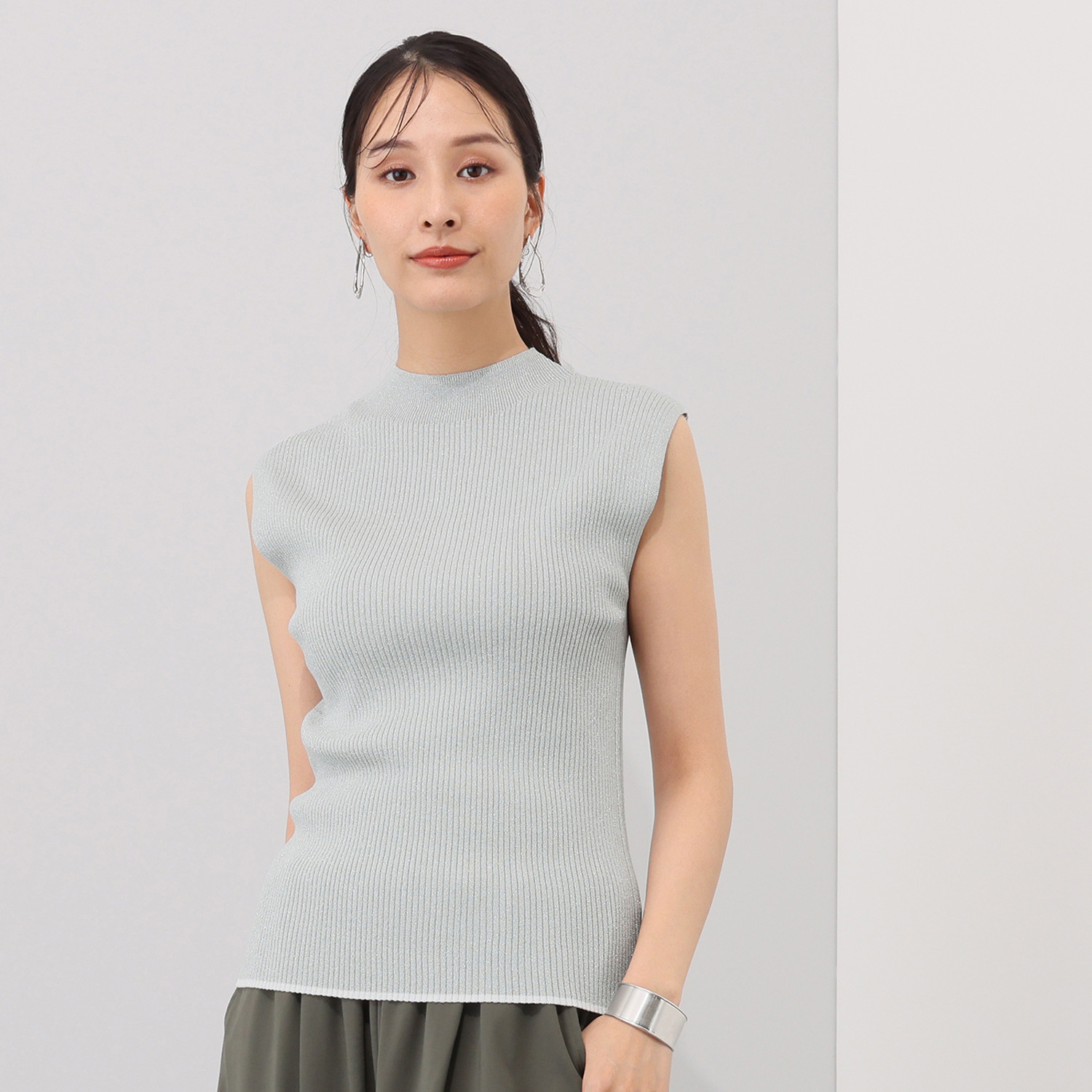 アンブリエ モックネック ラメリブタンクトップ