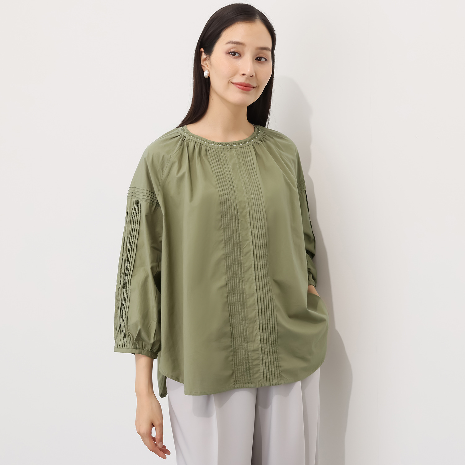 ダジュール ネック刺しゅう＆タック ブラウス