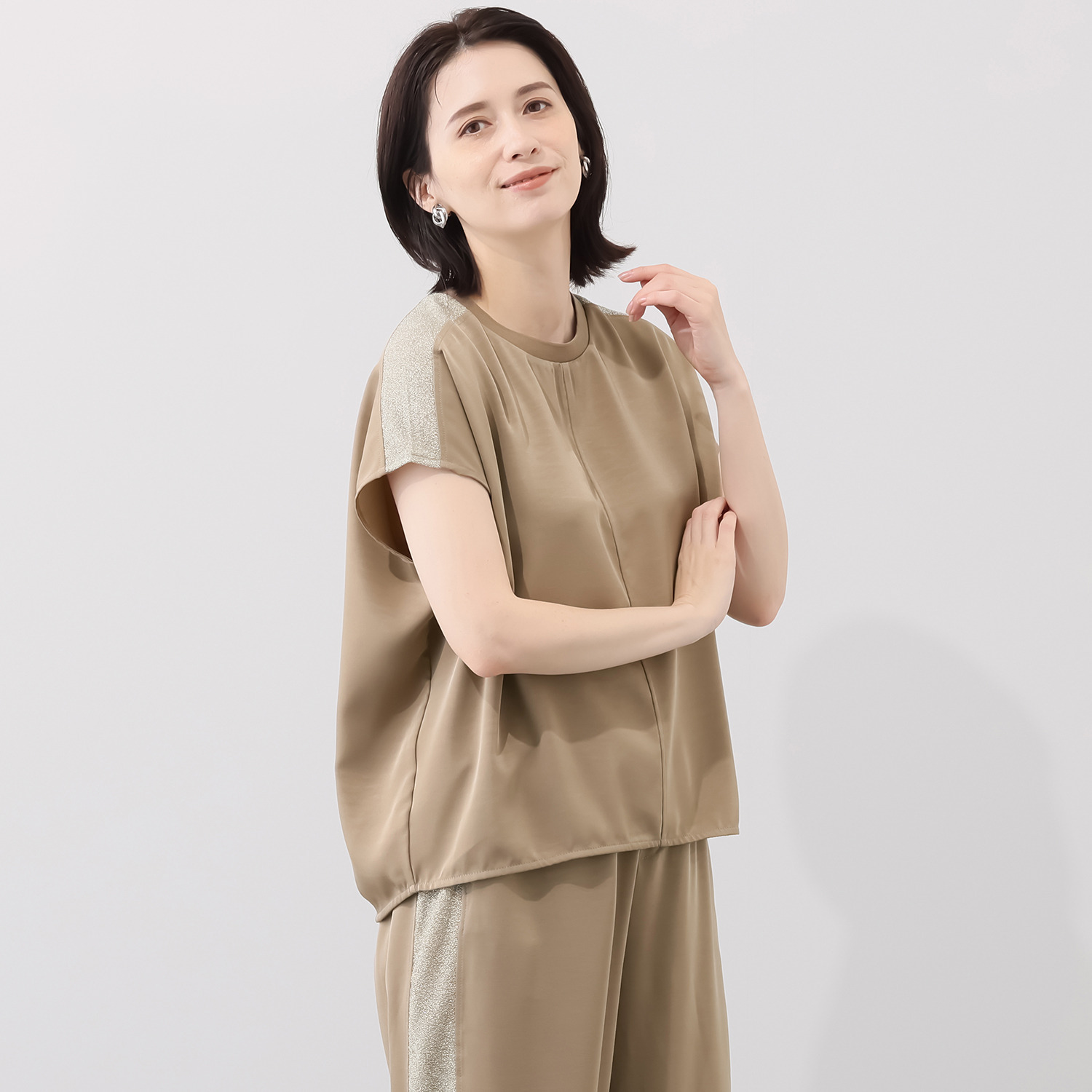 ラヴィーコンフォート ラメ＆切替アクセント モードにも！ エレガンスにも！ 万能コーデプルオーバー