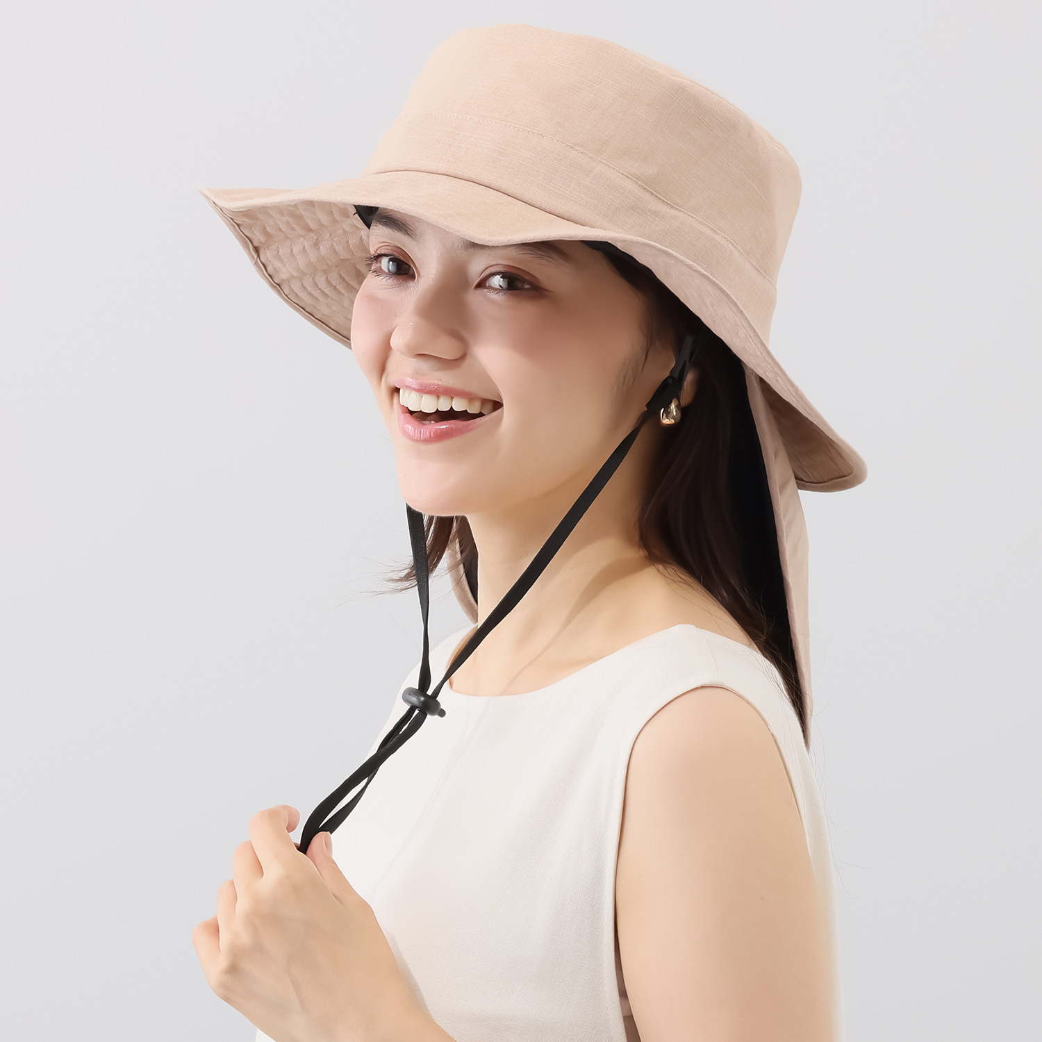 最大３個装着可能 固くならない保冷剤付 アドベンチャーハット