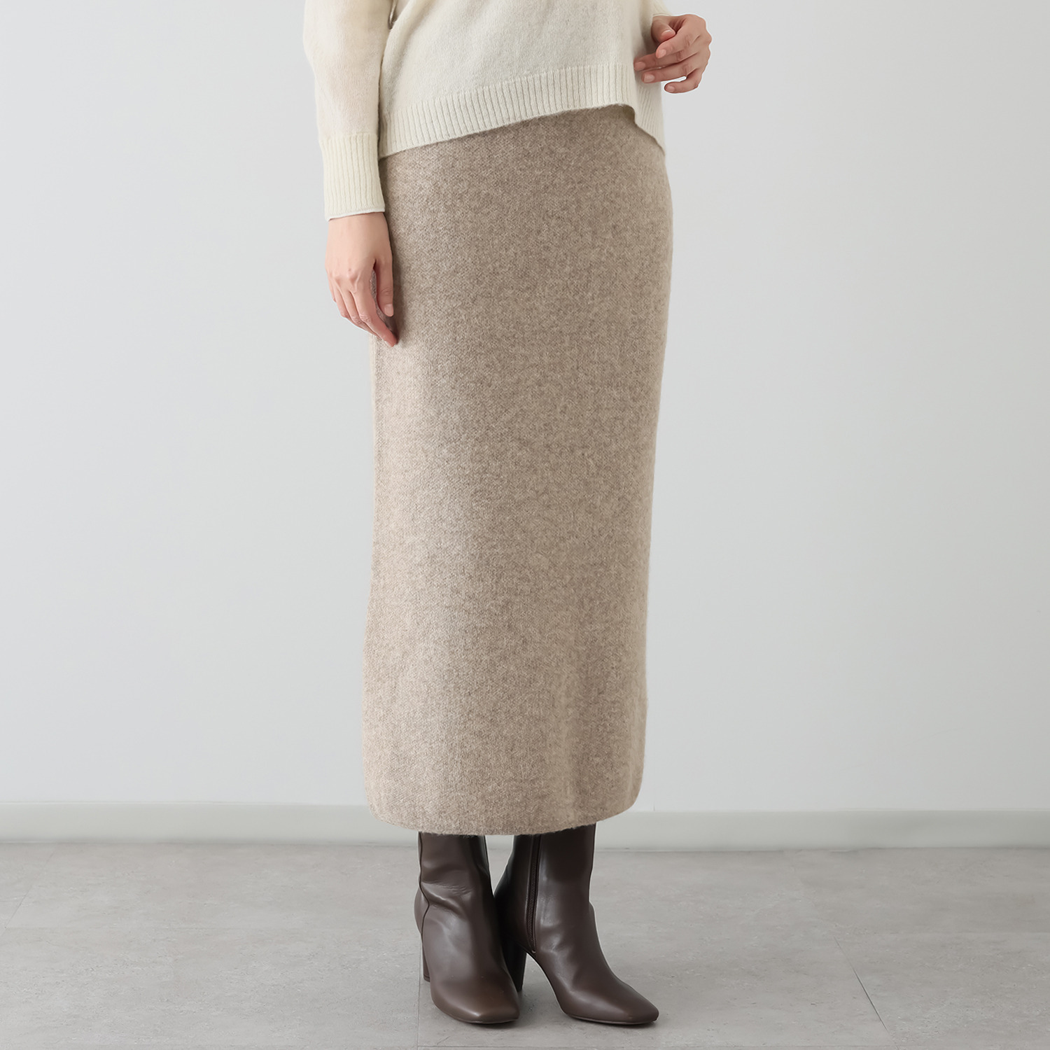 ソアージュ ベビーアルパカ ふんわり暖かい バックスリット ニットスカート