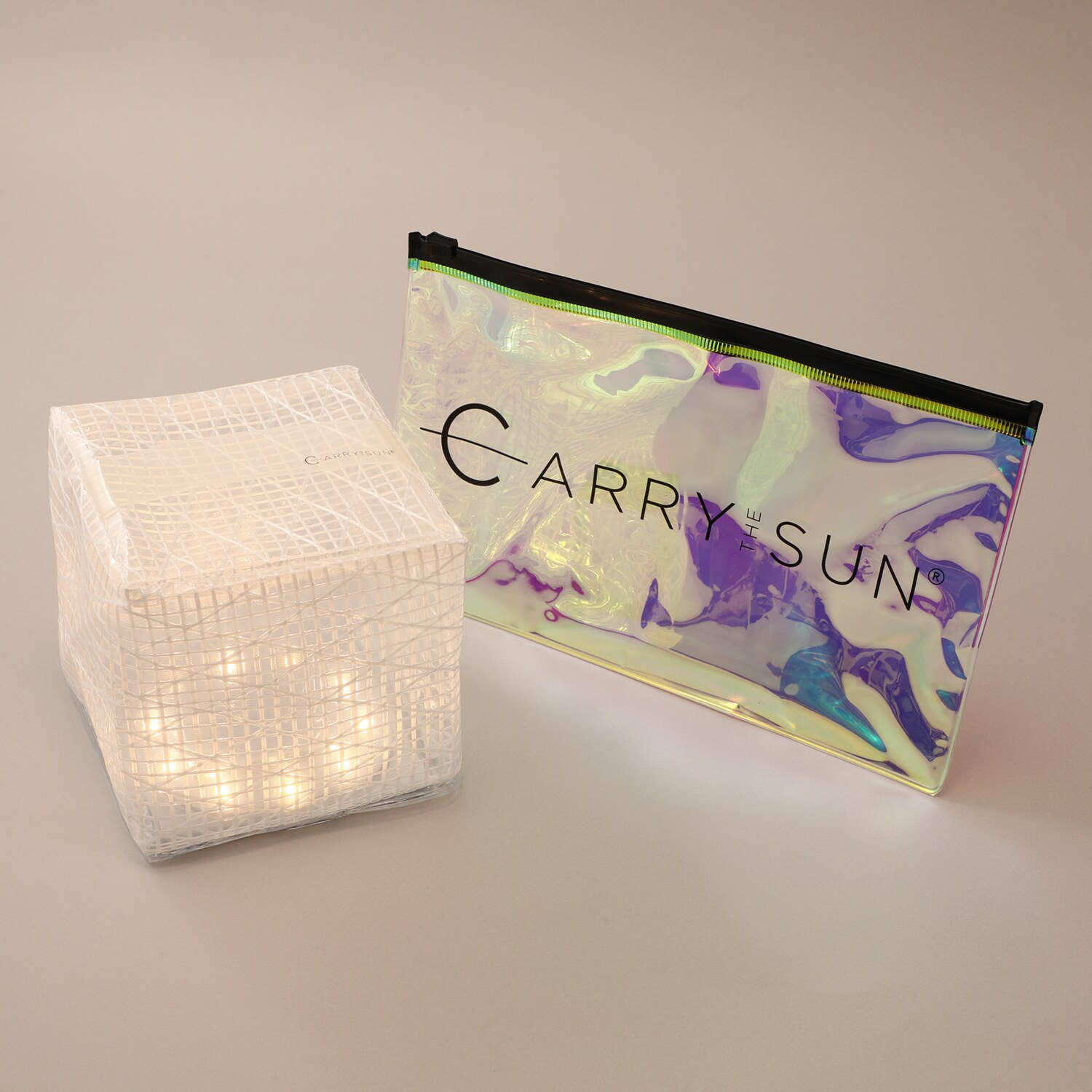 軽くて折りたためる！ ソーラー充電式ライト キャリー・ザ・サン ウォームライト オーロラポーチ付