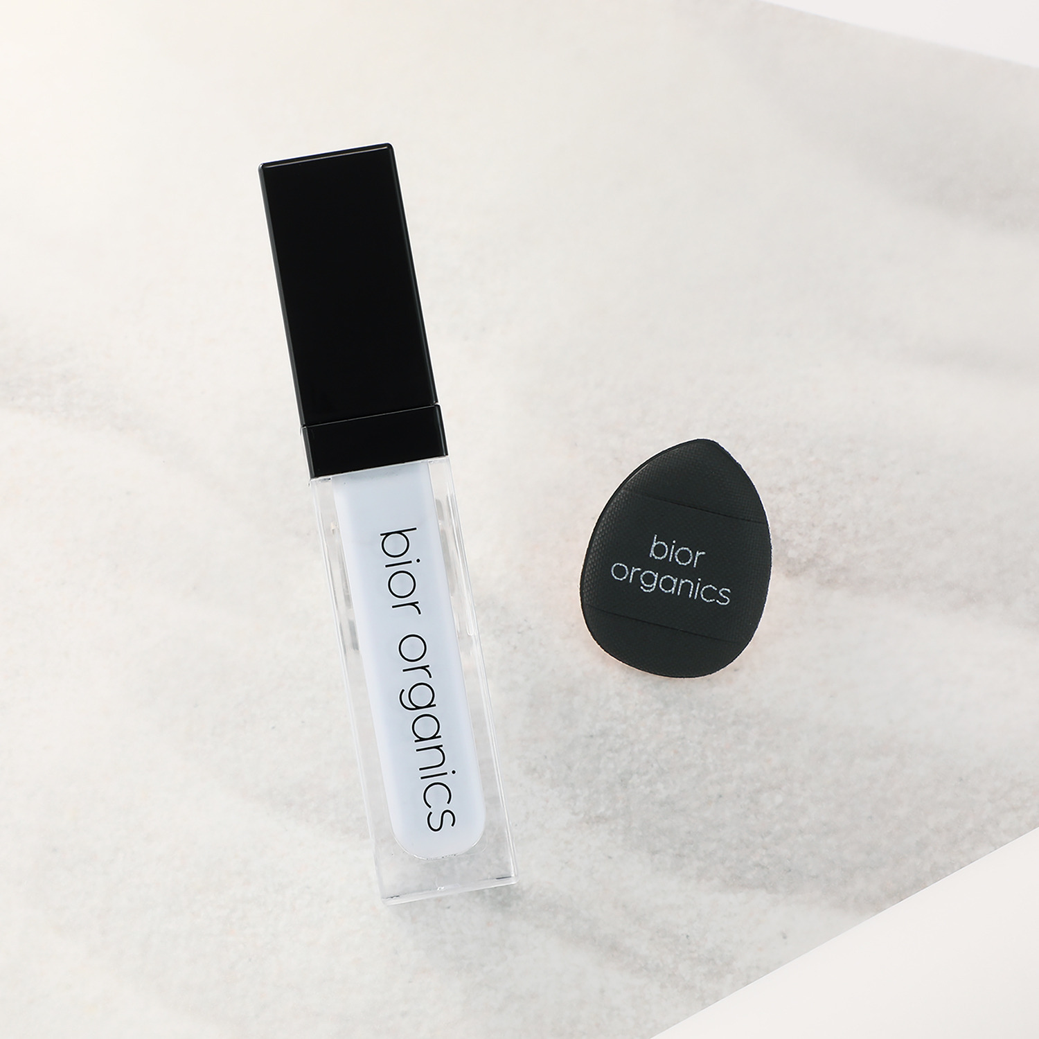 ビオール　オーガニクス 美容成分１００％配合 メイク効果で透明感と トーンアップを演出 オーガニックアクア フラワーミネラル カラーセラムアクアブルー （美容液・化粧下地）