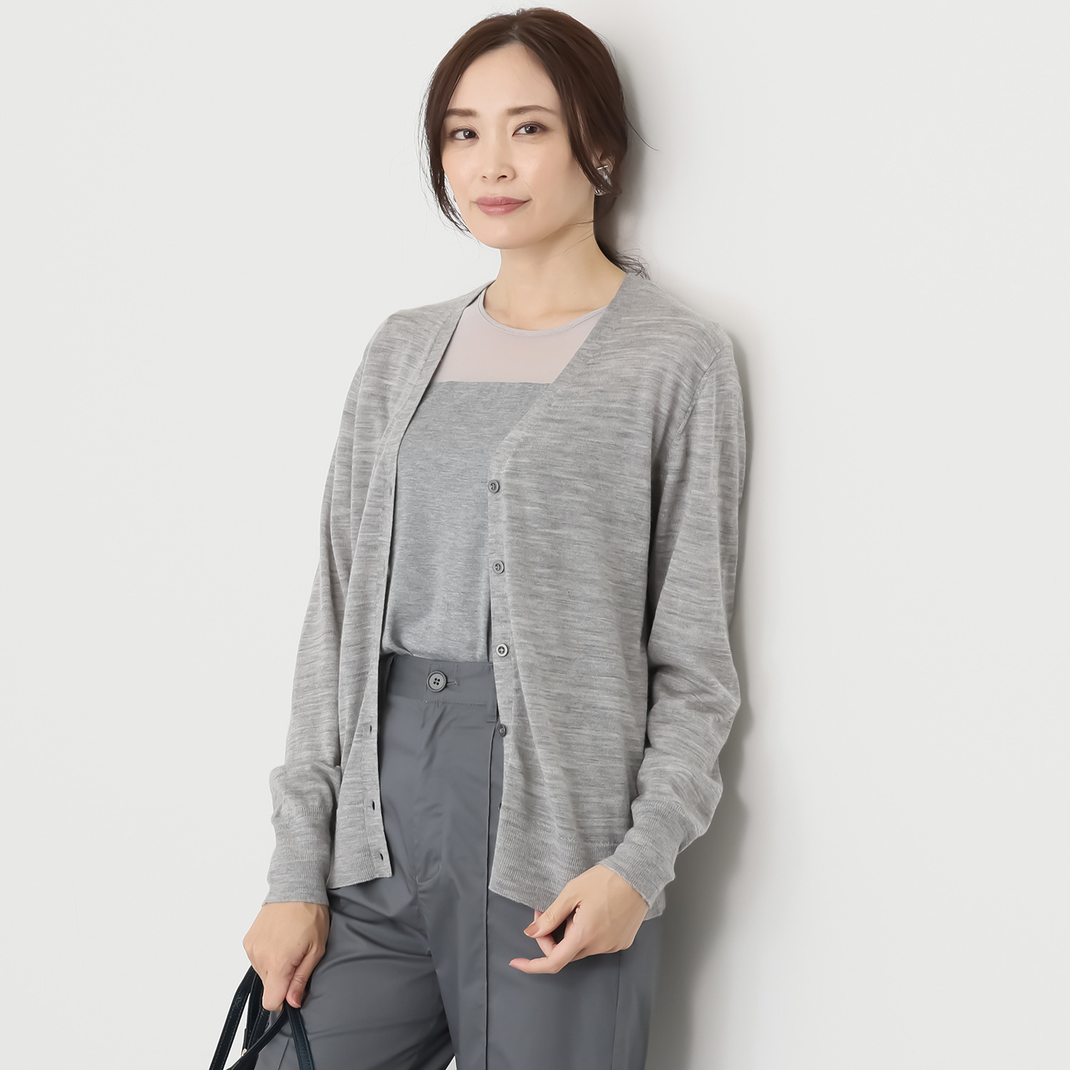 ソアージュ ウール１００％ ハイゲージ Ｖネックカーディガン