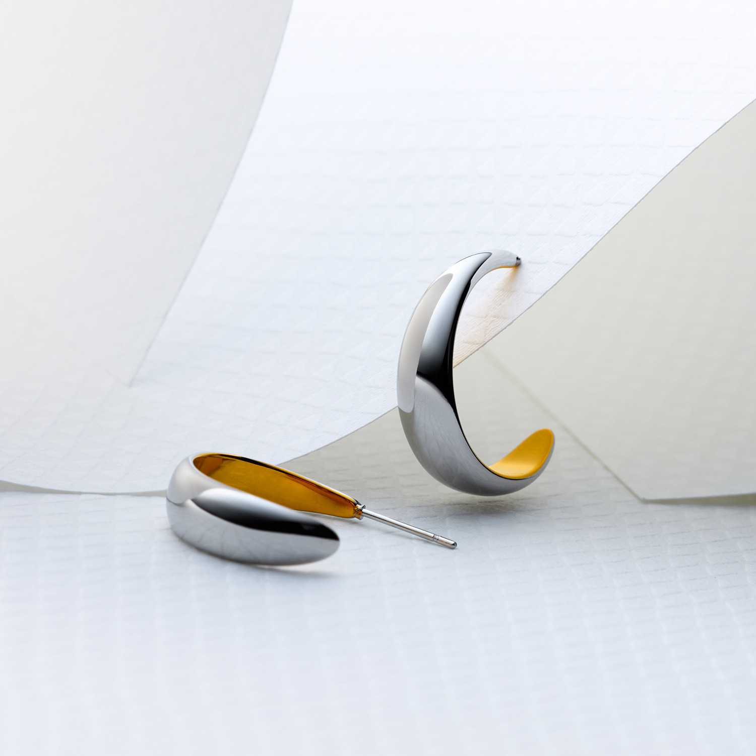 デルークス サージカルステンレス バイカラーデザインピアス