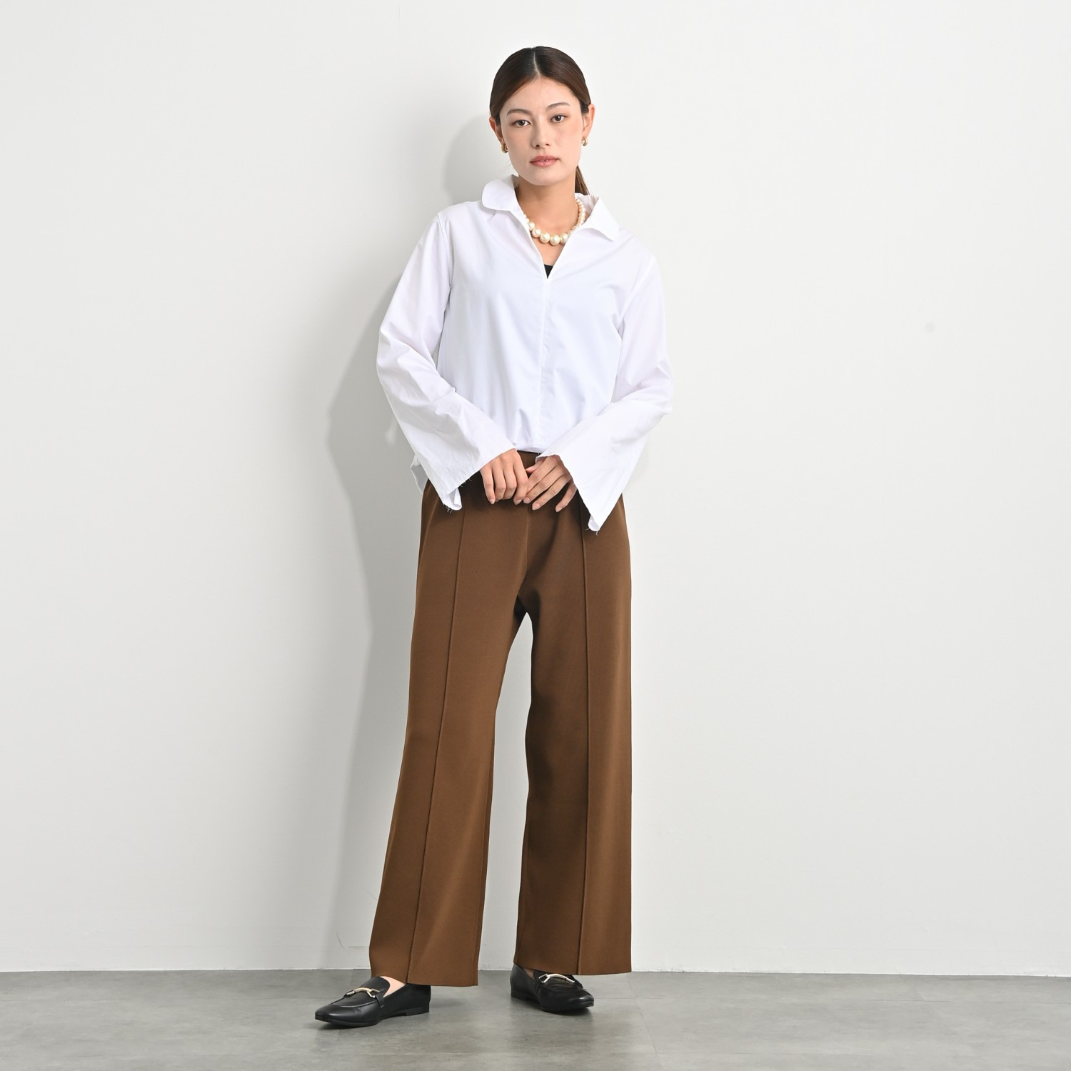 アンベロッペ 繊細な艶としなやかさ 上質アセテートブレンド プレミアムニット ピンタックパンツ