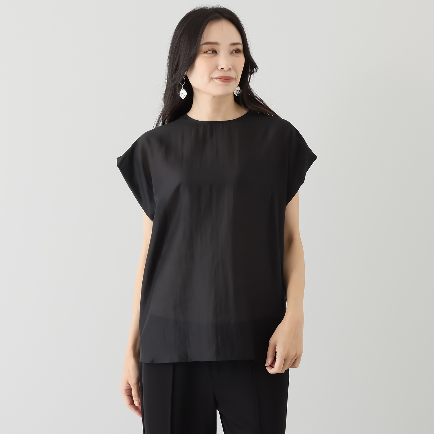 アキ　オザワ 余白をまとう フォルムで魅せる 品格ブラウス “ＨＩＲＯ”