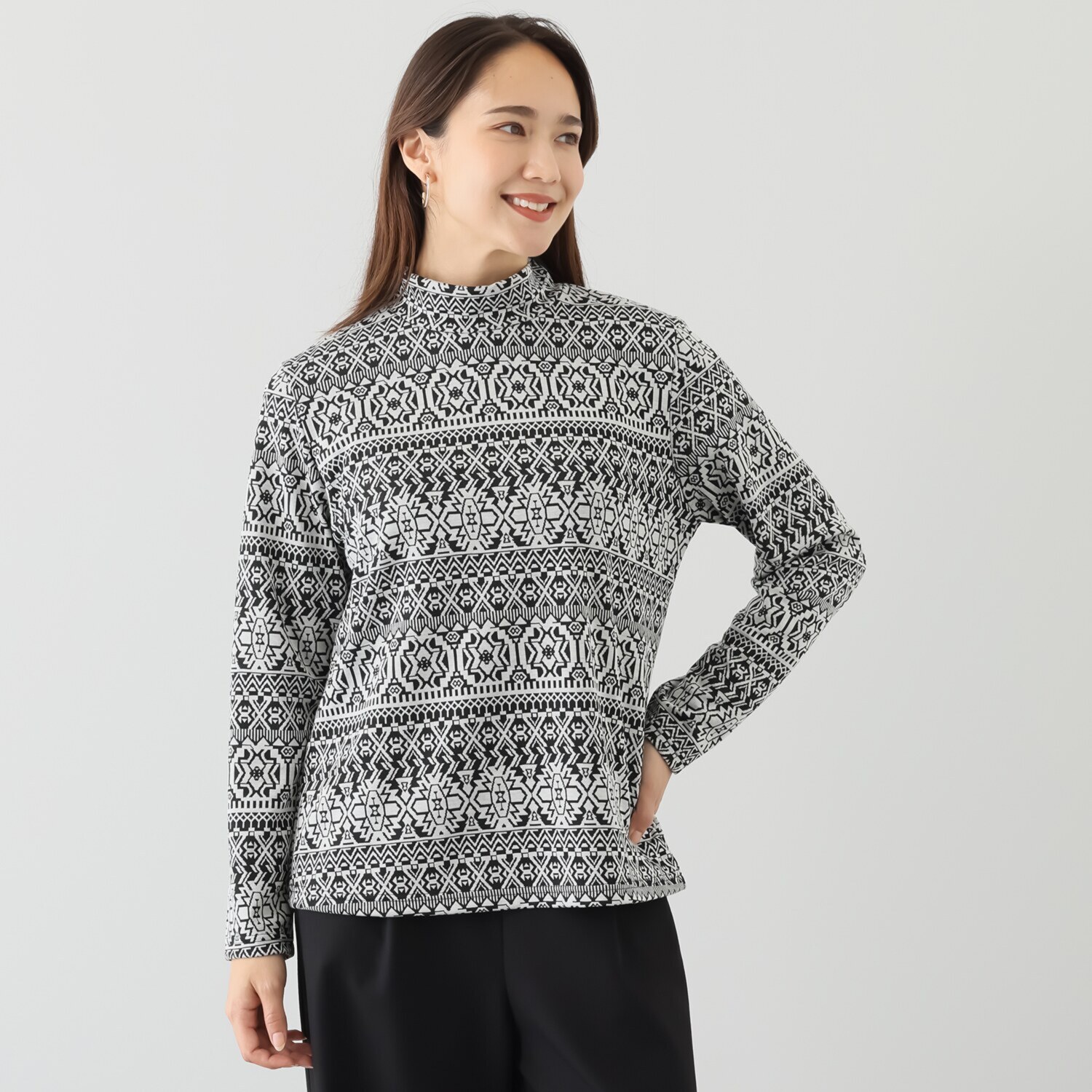 ココンライフ　ドゥ 吸湿発熱＆吸放湿 サーモギア（Ｒ） ジャガード アラベスク柄 ハイネックプルオーバー