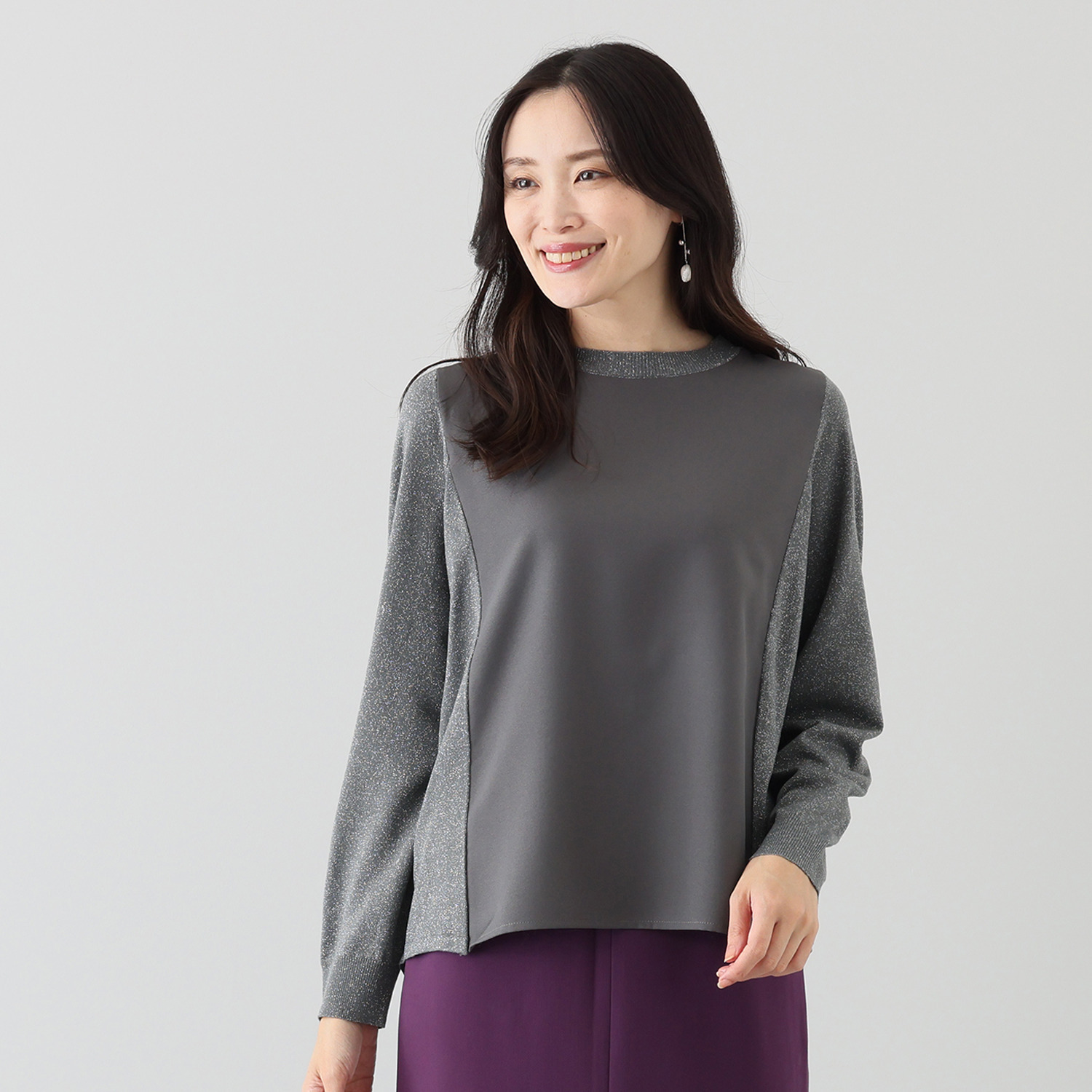 バーチ　ドゥエ ラメニットの輝きと 梨地ジョーゼットの ドッキングプルオーバー