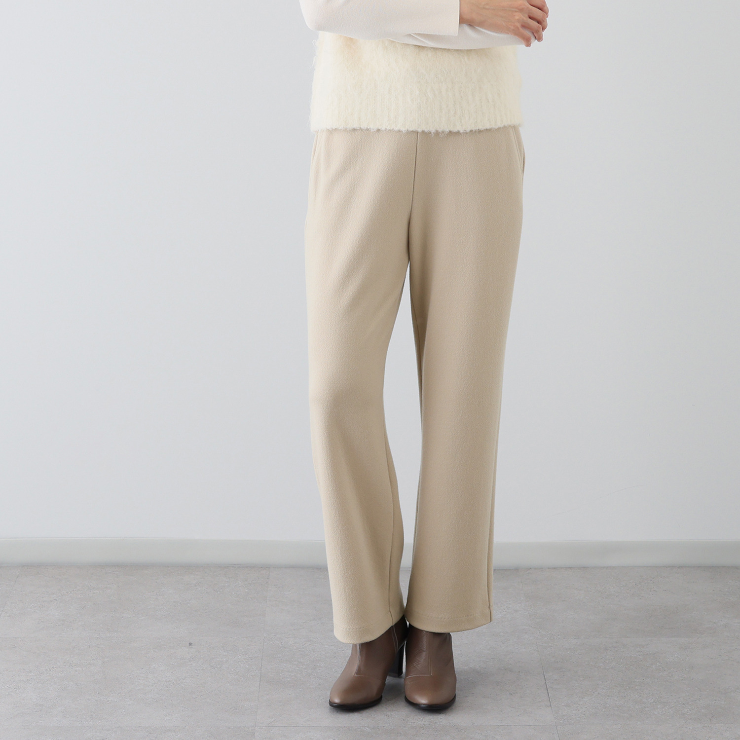 上質ごこち ＵＶカット スーパープレミアム ウール混ストレートパンツ