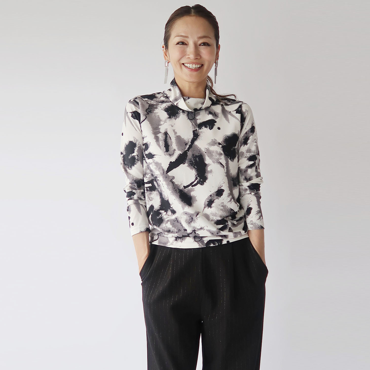 カラフルプリントハイネックカットソーΩ 激安