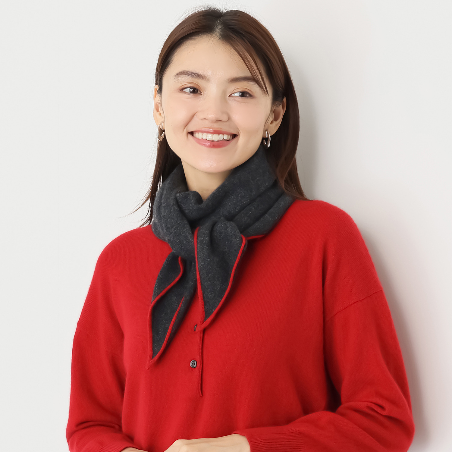 アズイズ　ビーマイセルフ バイ　ネイチャーズ モンゴルカシミヤ 配色使い 剣先型ニットスカーフ