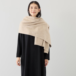 エバーグリーン エバーモア 羽織るだけで コーディネイトの質を 格上げするニットケープ